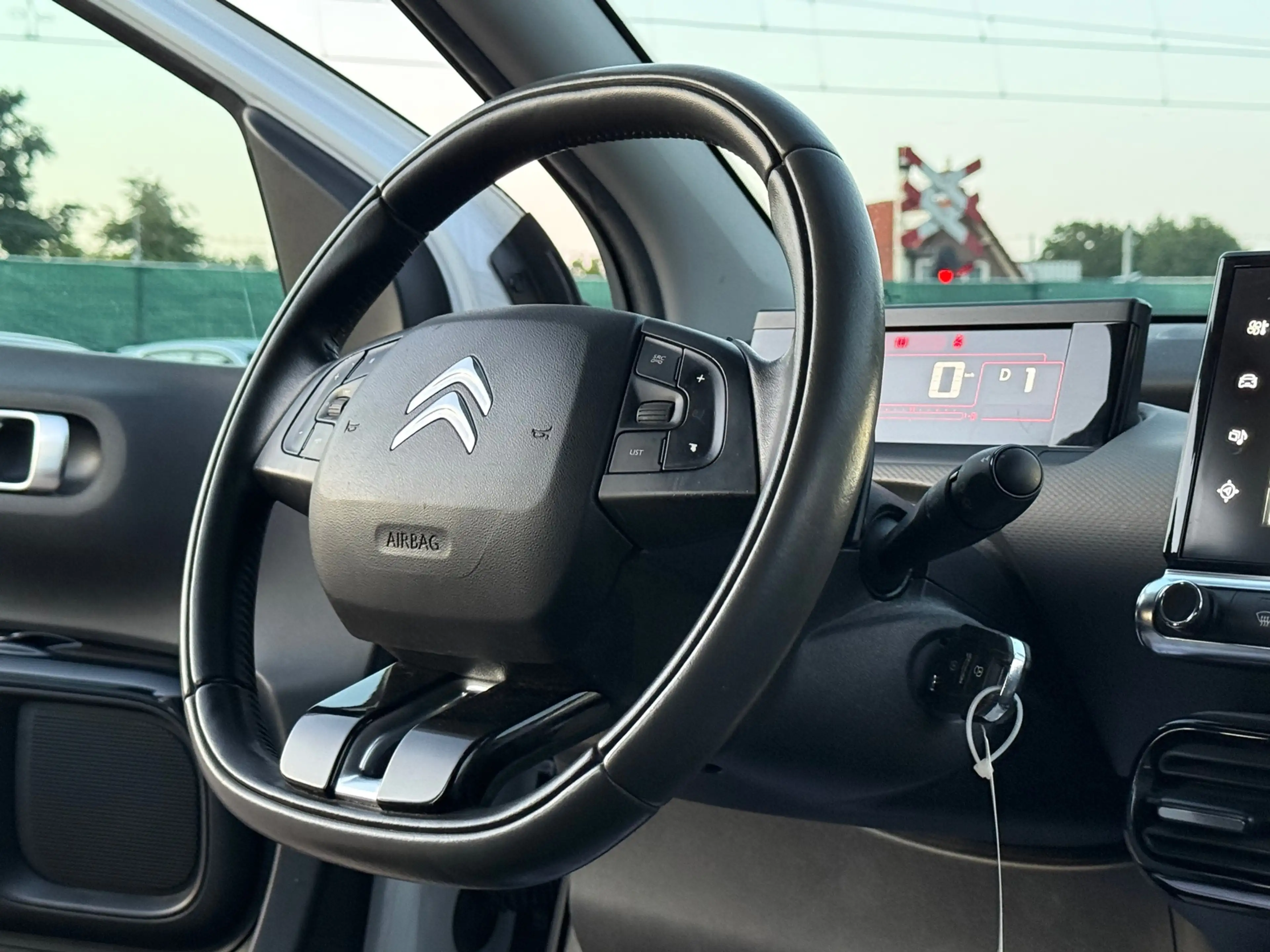 Citroen C4 Cactus 1.2 e-VTi Shine/ AUTOMAAT/ PARELMOERWIT — photo 28