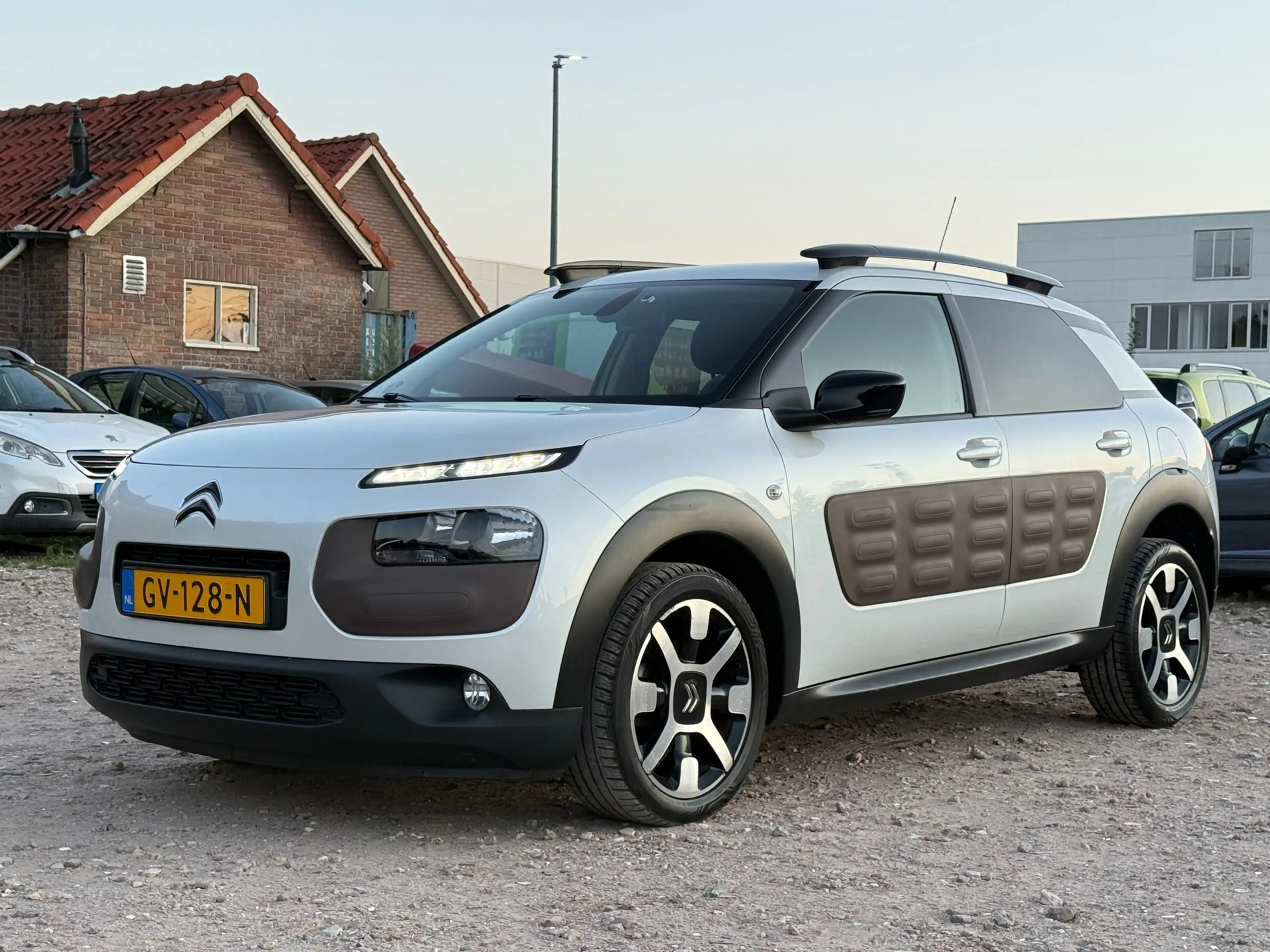 Citroen C4 Cactus 1.2 e-VTi Shine/ AUTOMAAT/ PARELMOERWIT — photo 45