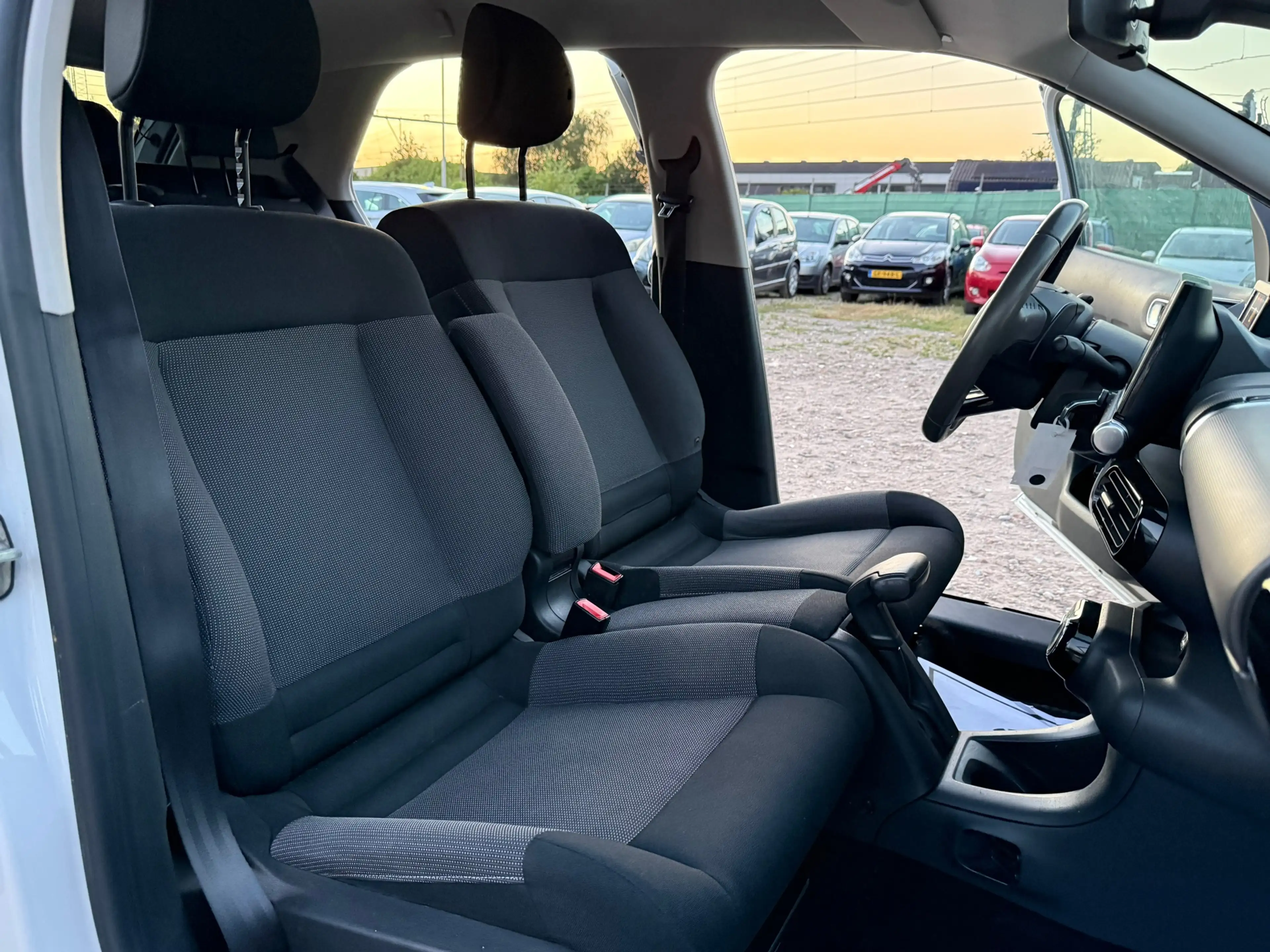 Citroen C4 Cactus 1.2 e-VTi Shine/ AUTOMAAT/ PARELMOERWIT — photo 24