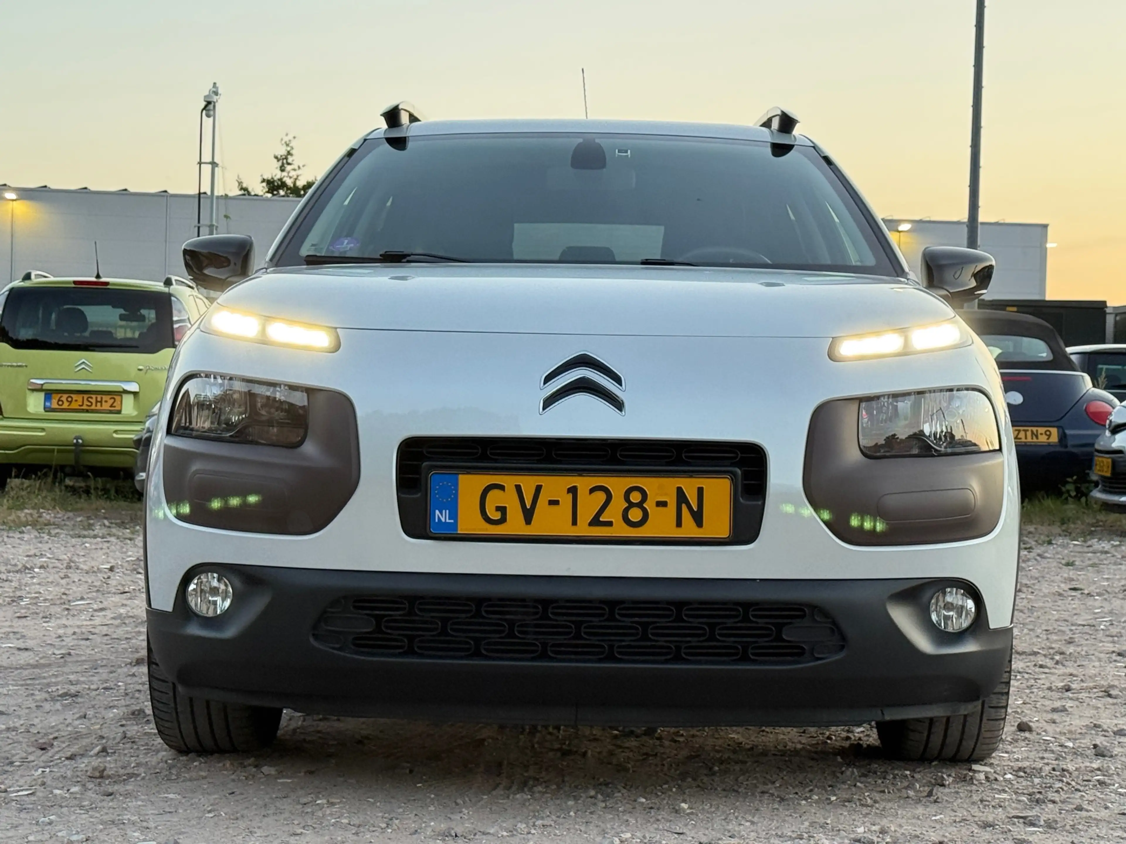 Citroen C4 Cactus 1.2 e-VTi Shine/ AUTOMAAT/ PARELMOERWIT — photo 18