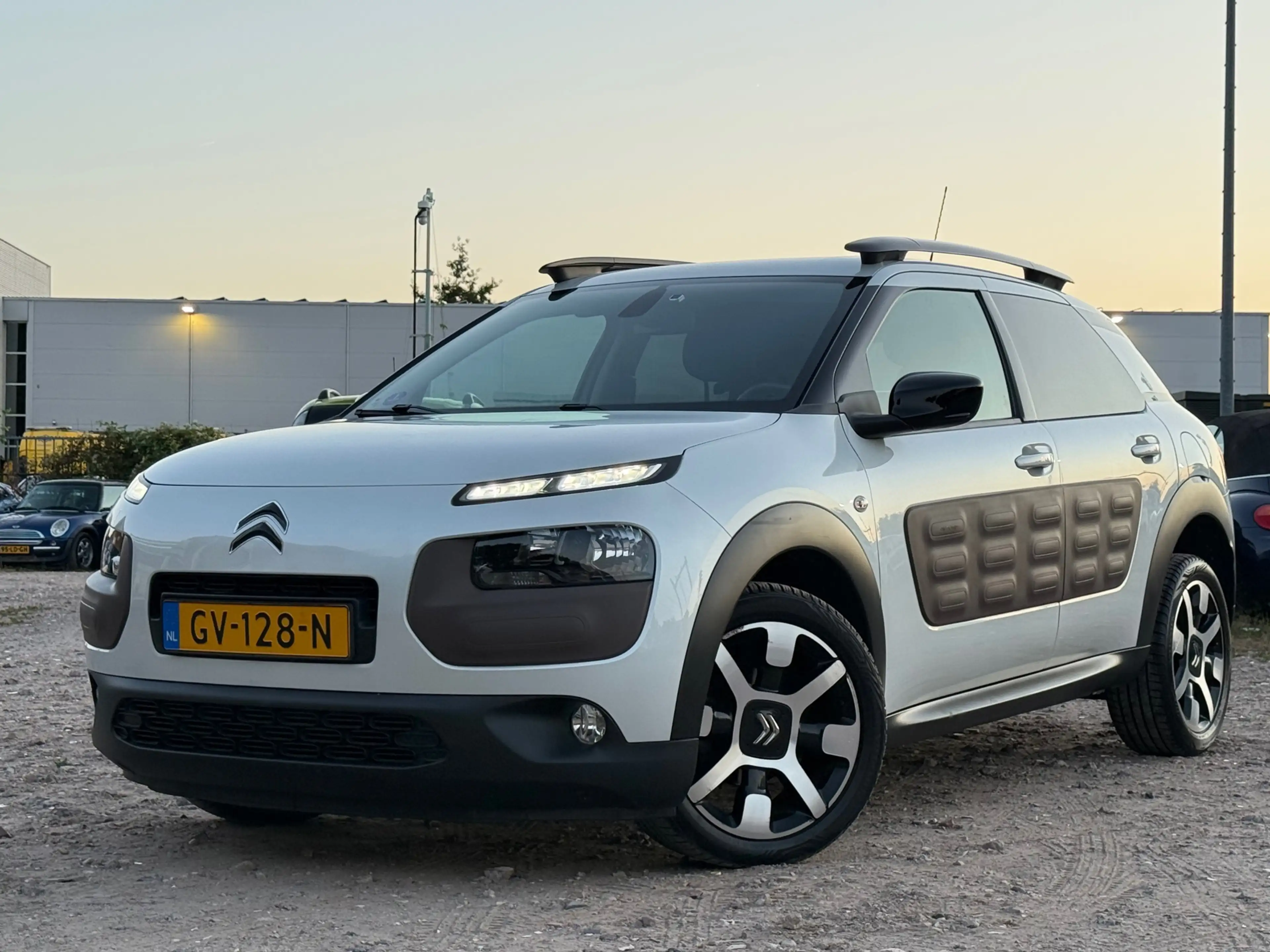 Citroen C4 Cactus 1.2 e-VTi Shine/ AUTOMAAT/ PARELMOERWIT — photo 29