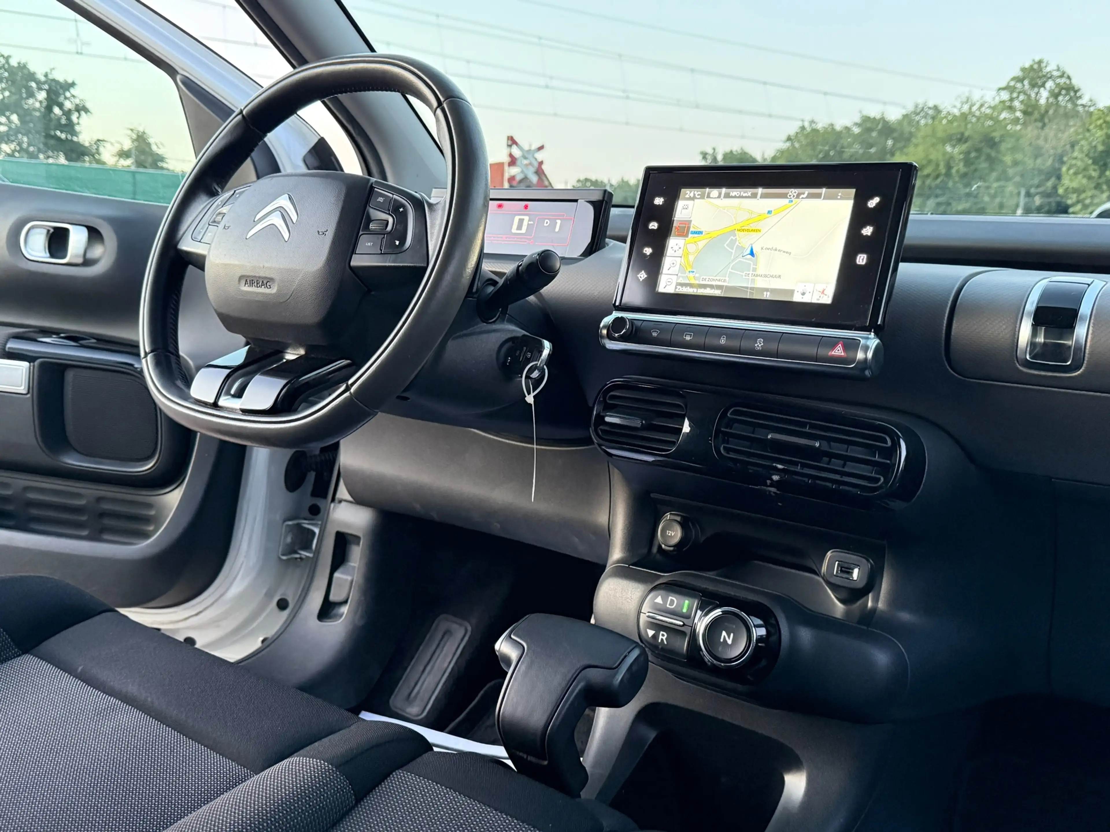 Citroen C4 Cactus 1.2 e-VTi Shine/ AUTOMAAT/ PARELMOERWIT — photo 26