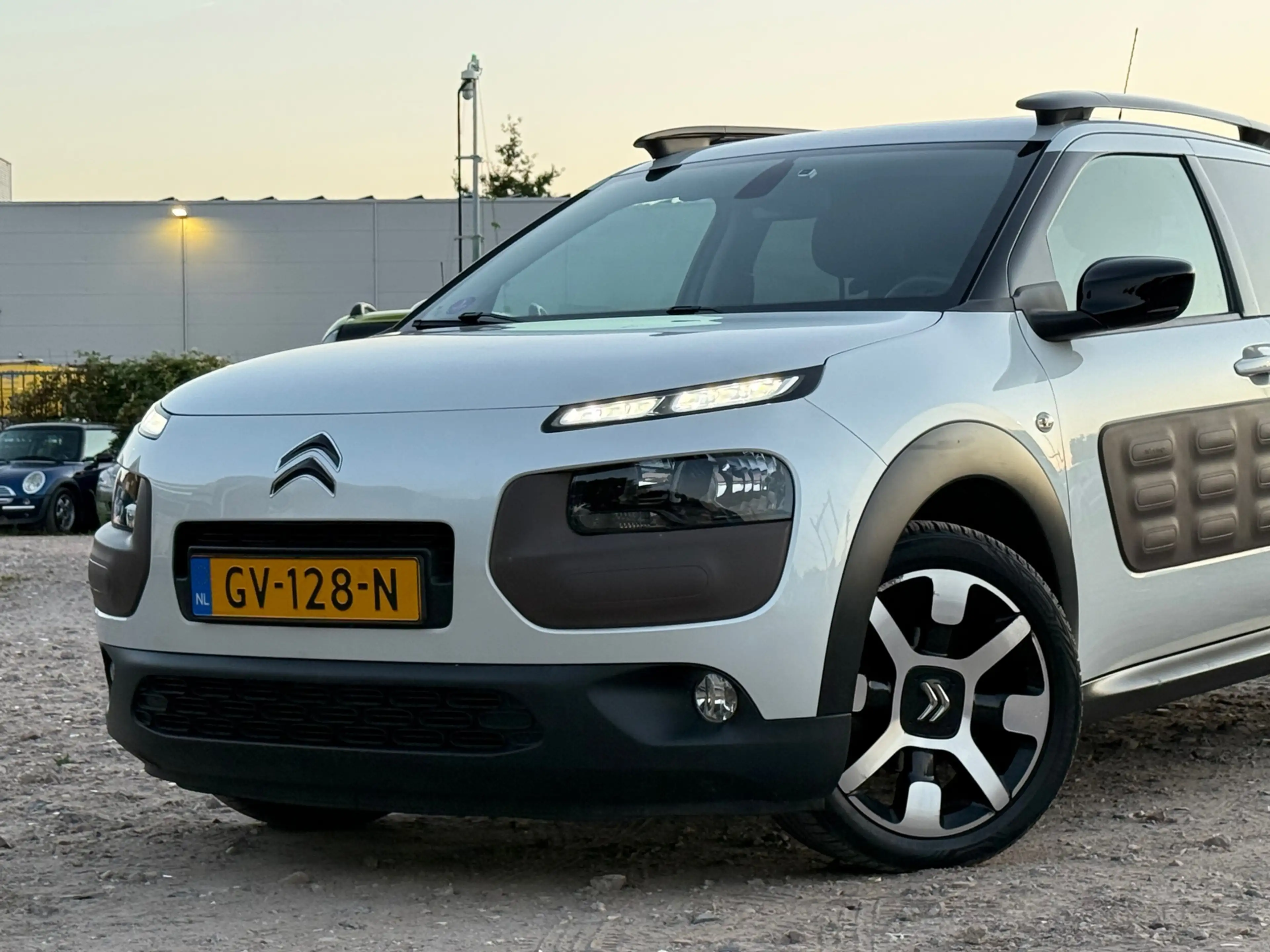 Citroen C4 Cactus 1.2 e-VTi Shine/ AUTOMAAT/ PARELMOERWIT — photo 2