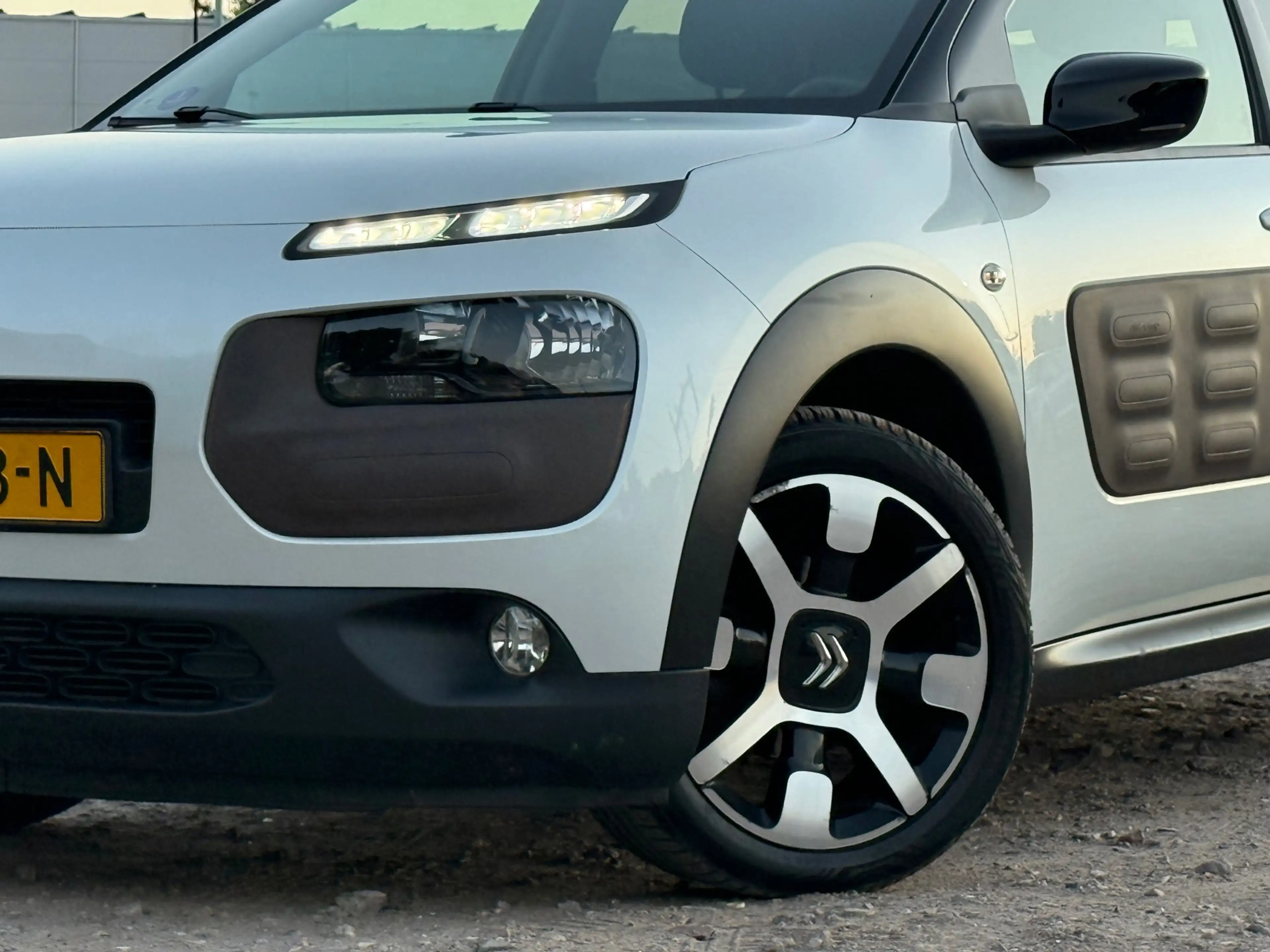 Citroen C4 Cactus 1.2 e-VTi Shine/ AUTOMAAT/ PARELMOERWIT — photo 47
