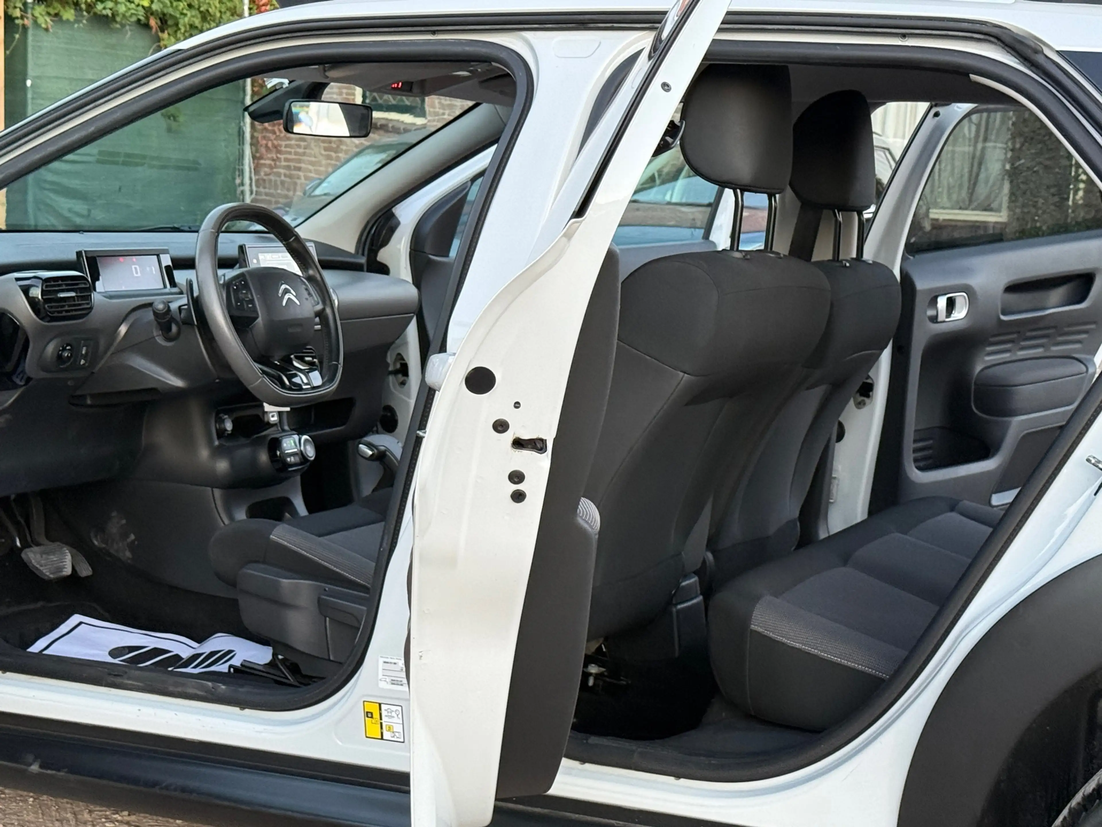 Citroen C4 Cactus 1.2 e-VTi Shine/ AUTOMAAT/ PARELMOERWIT — photo 6