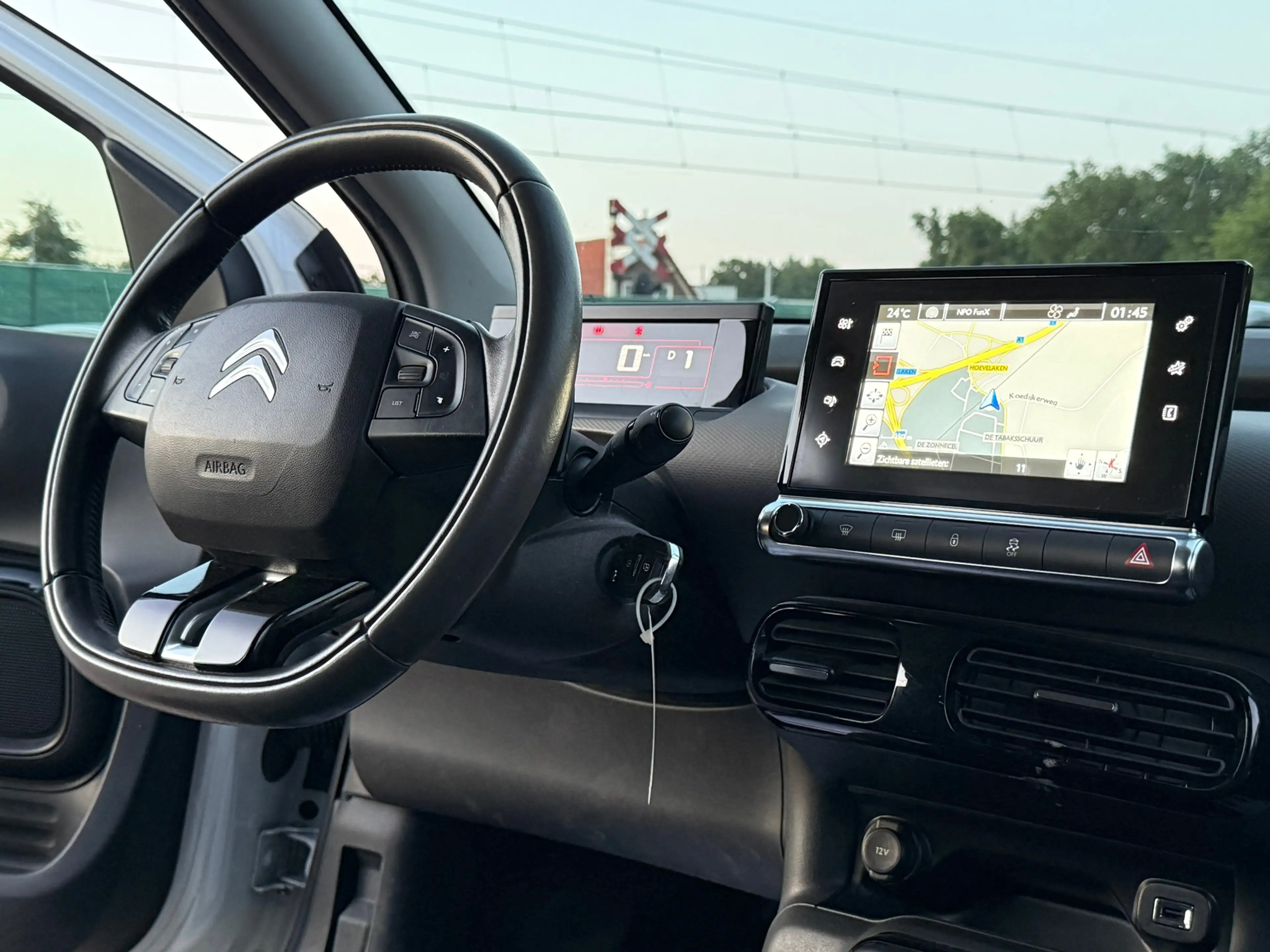 Citroen C4 Cactus 1.2 e-VTi Shine/ AUTOMAAT/ PARELMOERWIT — photo 5