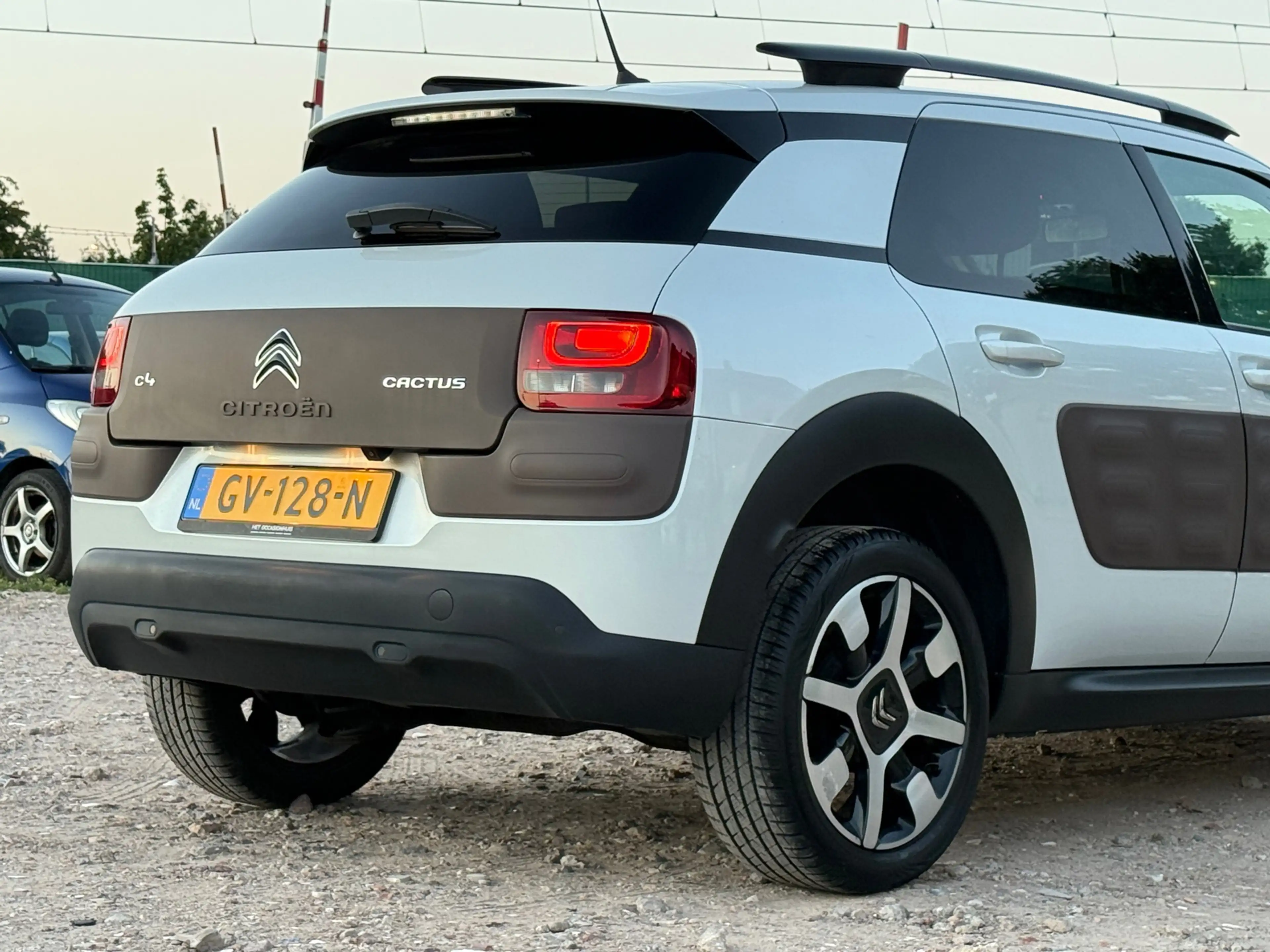 Citroen C4 Cactus 1.2 e-VTi Shine/ AUTOMAAT/ PARELMOERWIT — photo 46