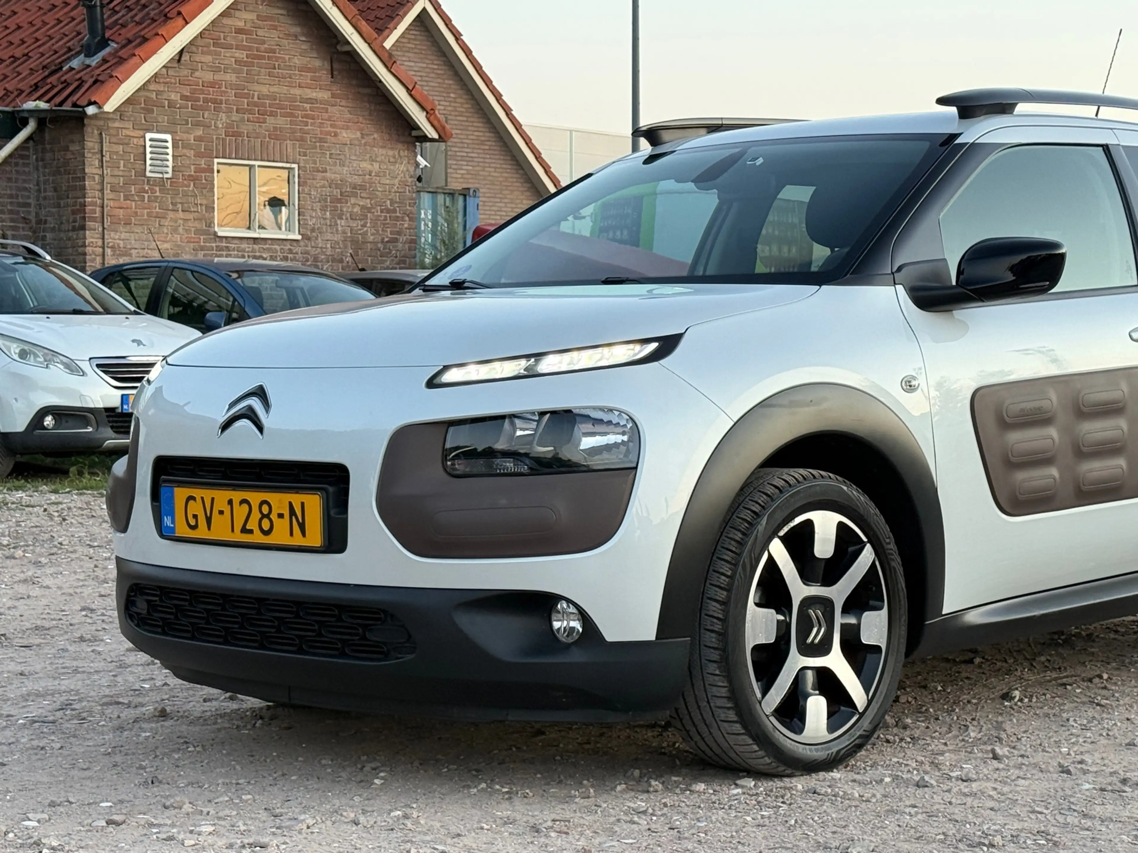 Citroen C4 Cactus 1.2 e-VTi Shine/ AUTOMAAT/ PARELMOERWIT — photo 48