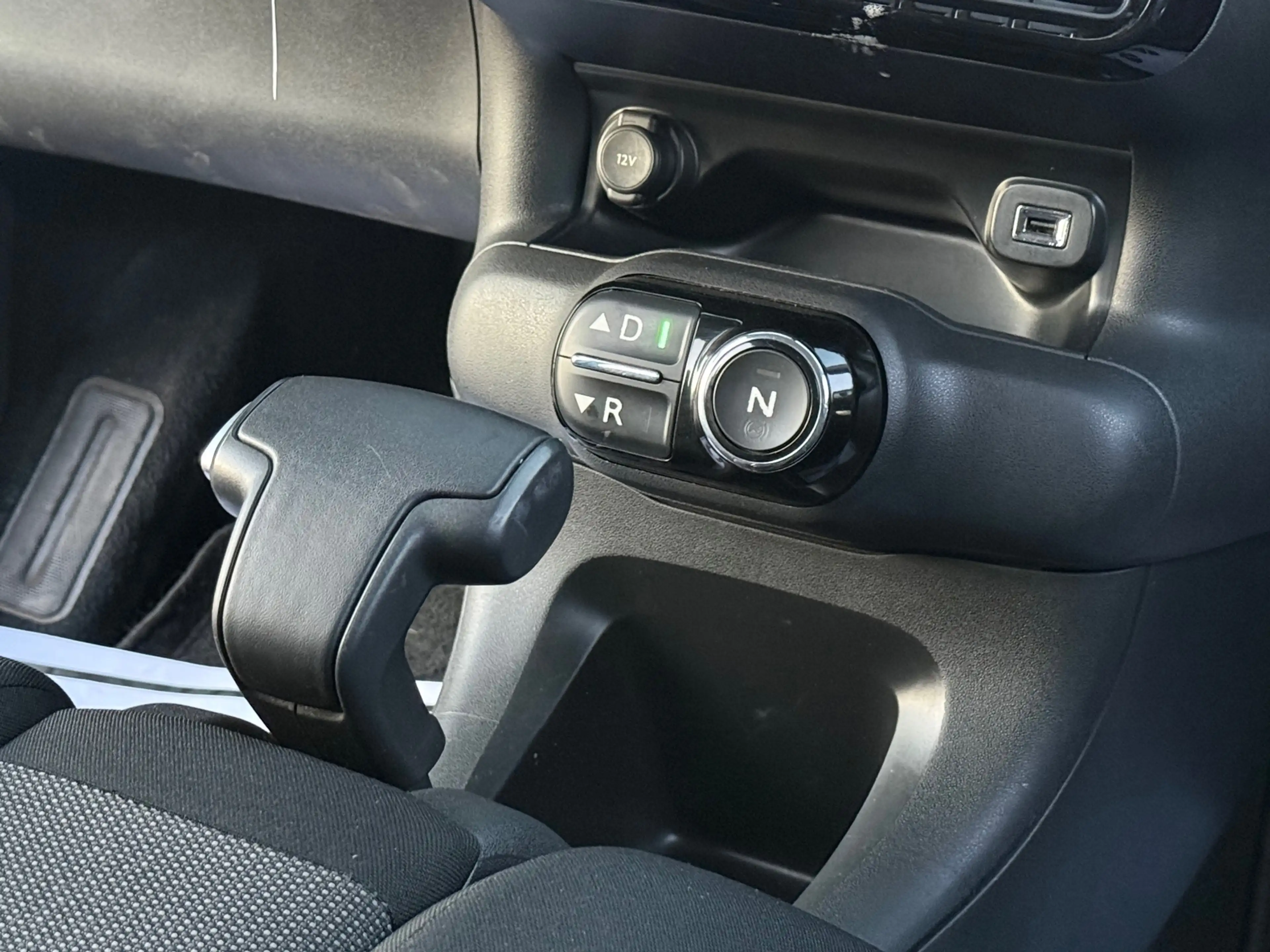 Citroen C4 Cactus 1.2 e-VTi Shine/ AUTOMAAT/ PARELMOERWIT — photo 31