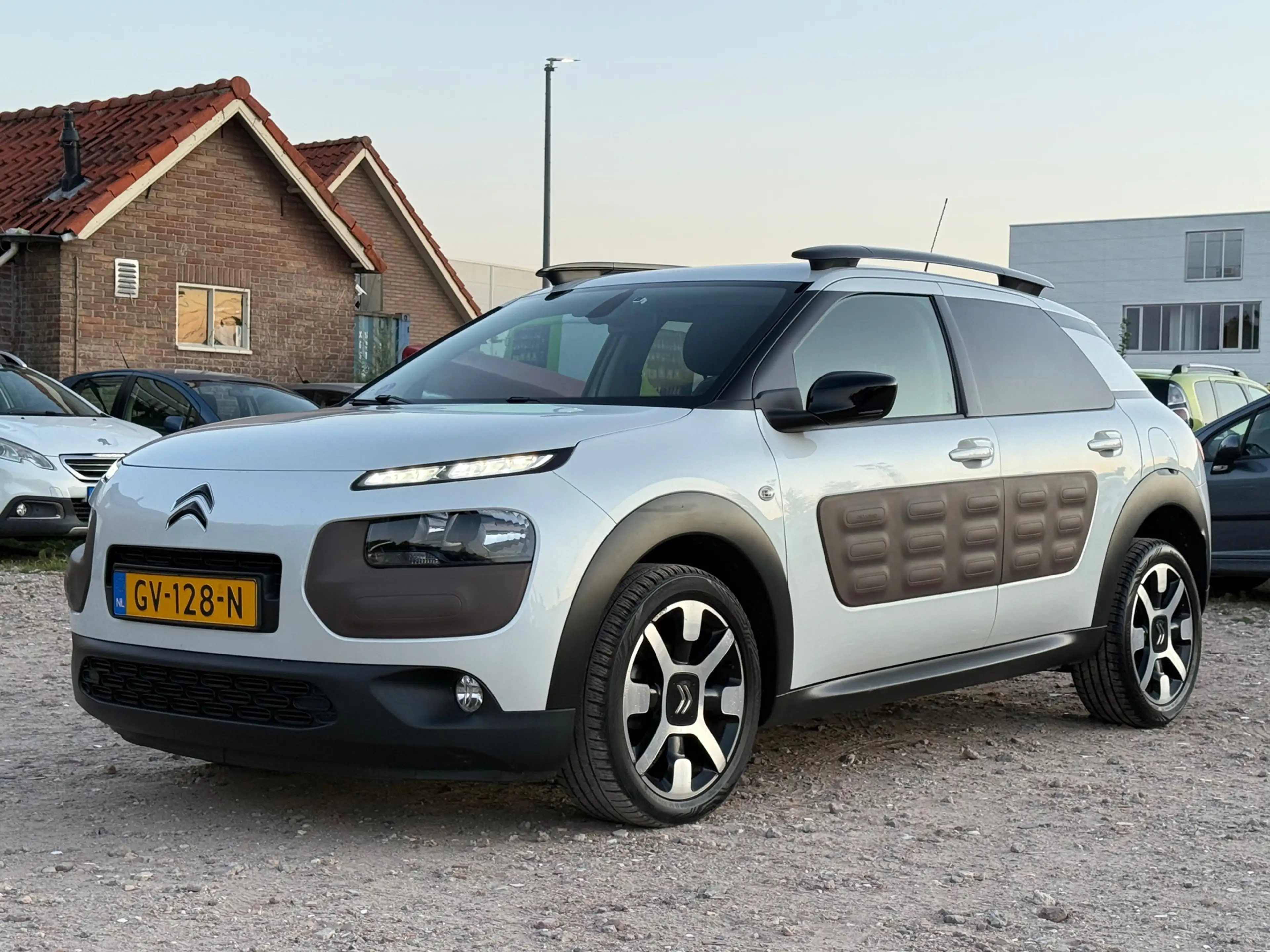 Citroen C4 Cactus 1.2 e-VTi Shine/ AUTOMAAT/ PARELMOERWIT — photo 3