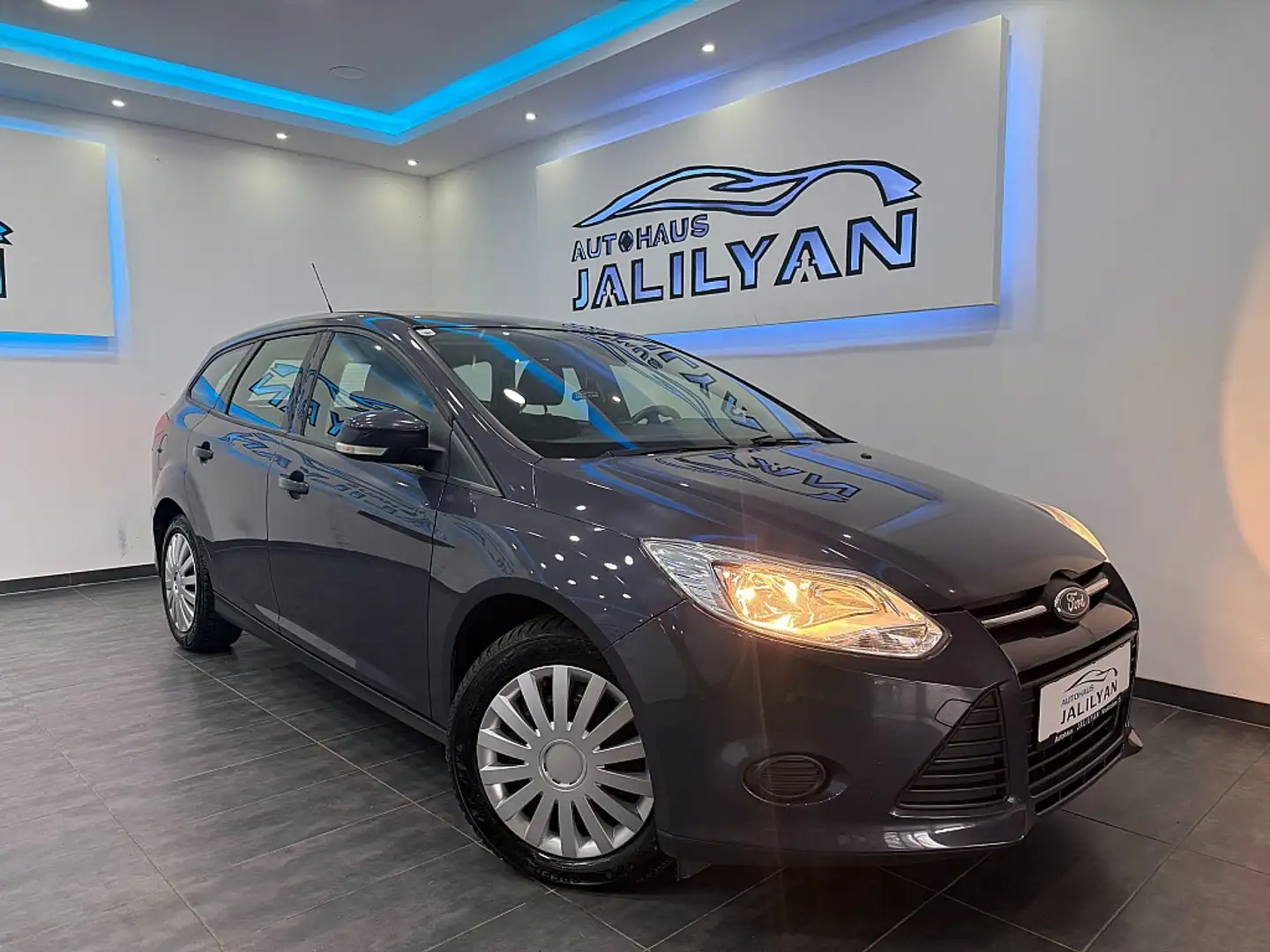 Ford Focus Traveller Easy 1,6 TDCi, USB, AUX, KLIMA Gris - 1