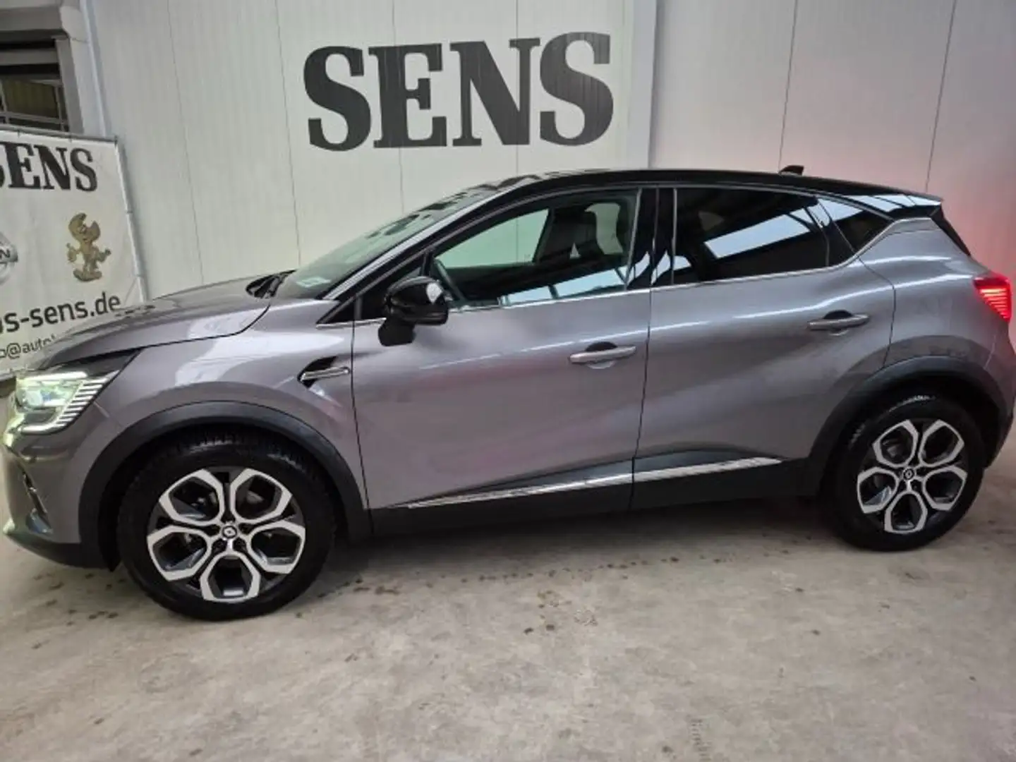 Renault Captur 1.3 TCe 140 EDC Intens*AHK* Grau - 2