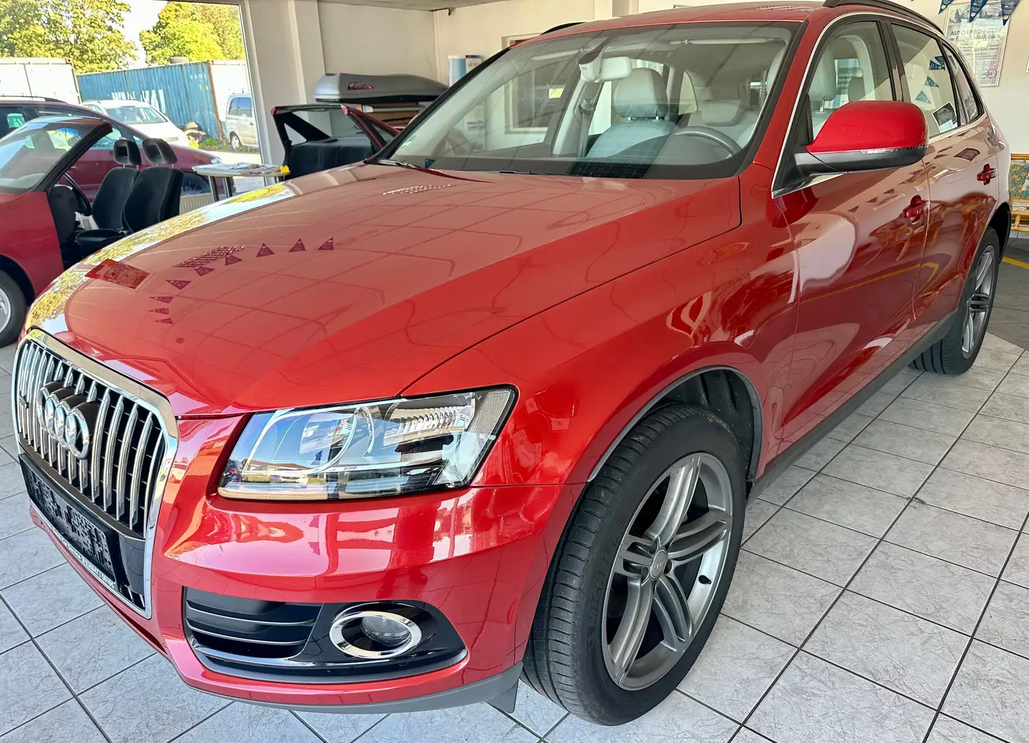 Audi Q5 2.0 TFSI quattro (165kW) crvena - 1