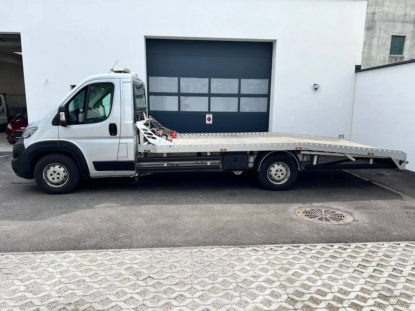 Peugeot Boxer 33 L1 H2 BlueHDI 165 *Abschleppwagen**Seilw* Silber - 2