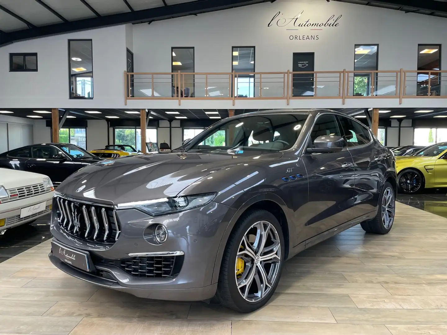 Maserati Levante GT HYBRID L4 330 / 27.950KM 1Â°MAIN llff Grau - 2