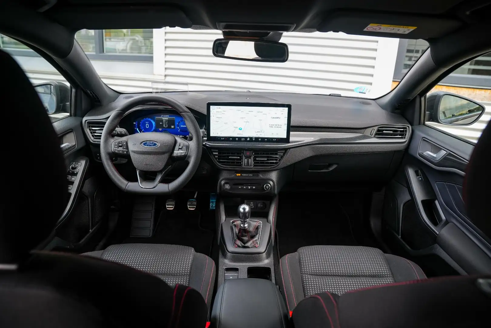 Ford Focus 1.0 EcoBoost Hybrid ST Line Camera Cruise Navigati Grijs - 2