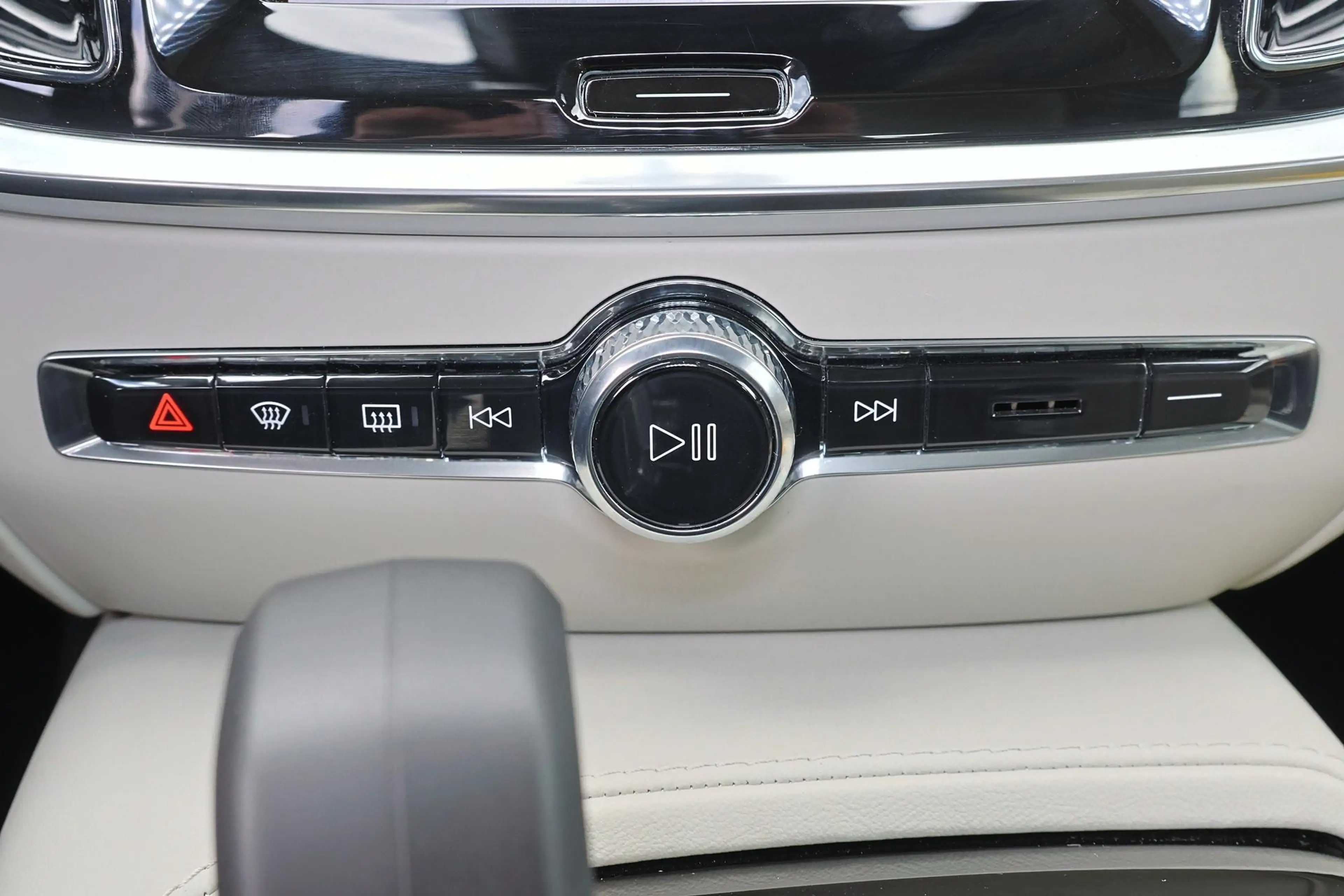 Volvo S60 2.0 Recharge T8 AWD Ultimate Bright — photo 10