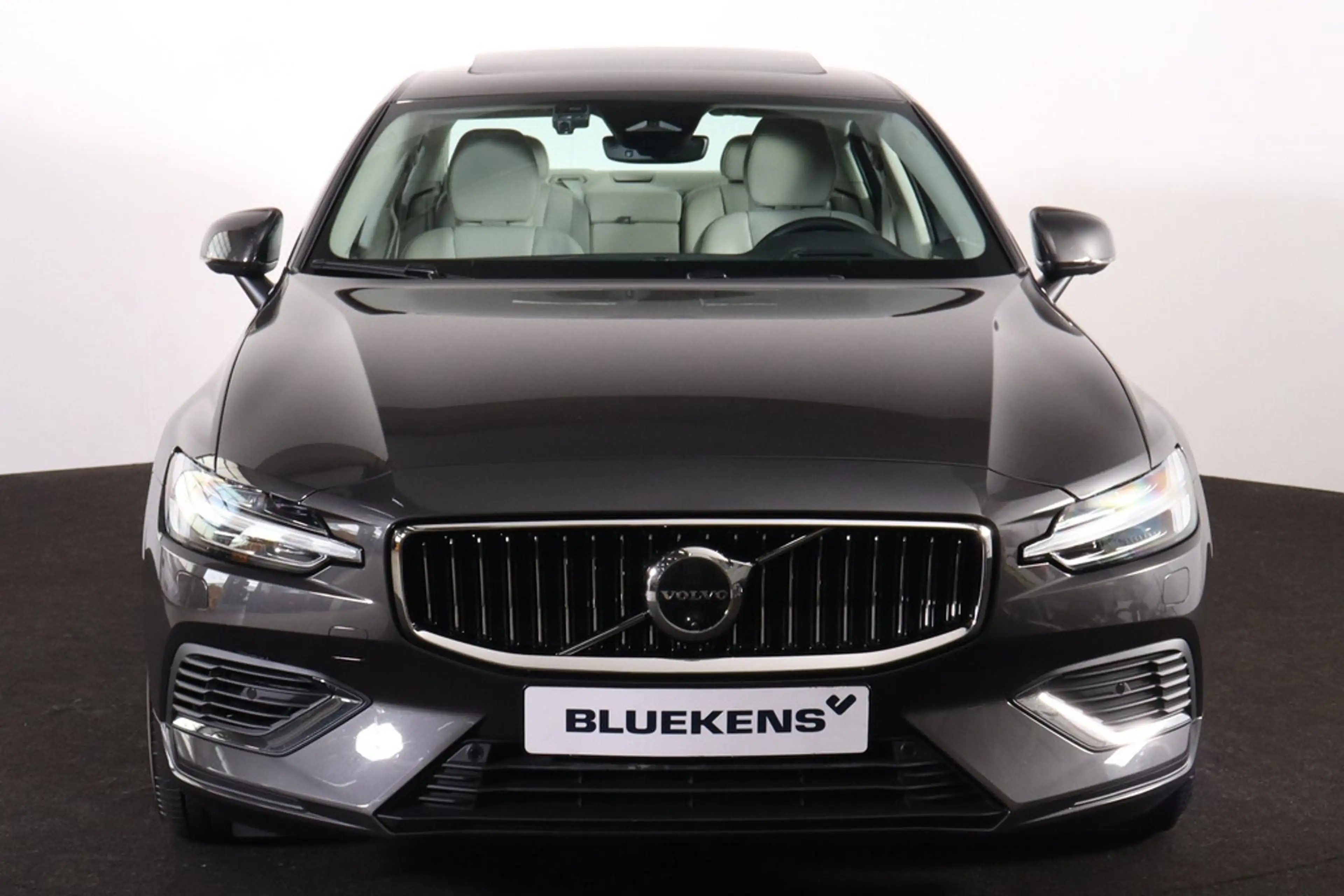 Volvo S60 2.0 Recharge T8 AWD Ultimate Bright — photo 2