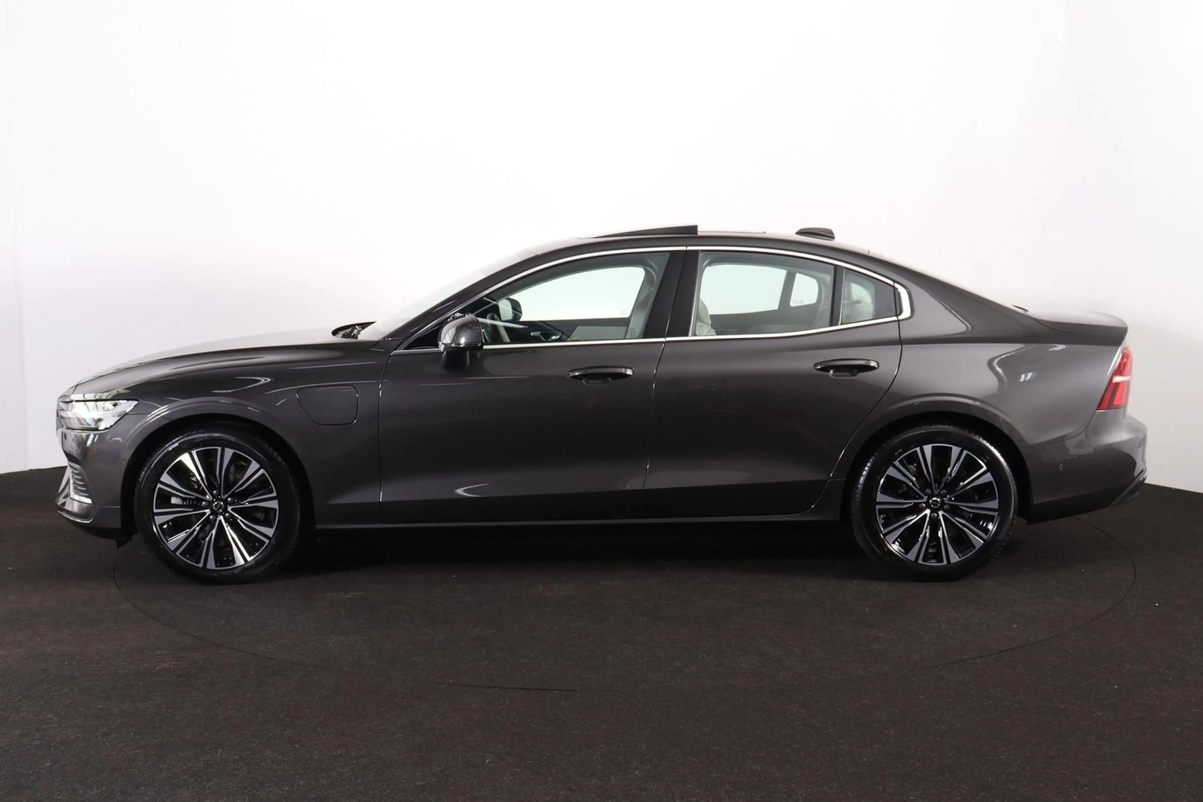 Volvo S60 2.0 Recharge T8 AWD Ultimate Bright — photo 3