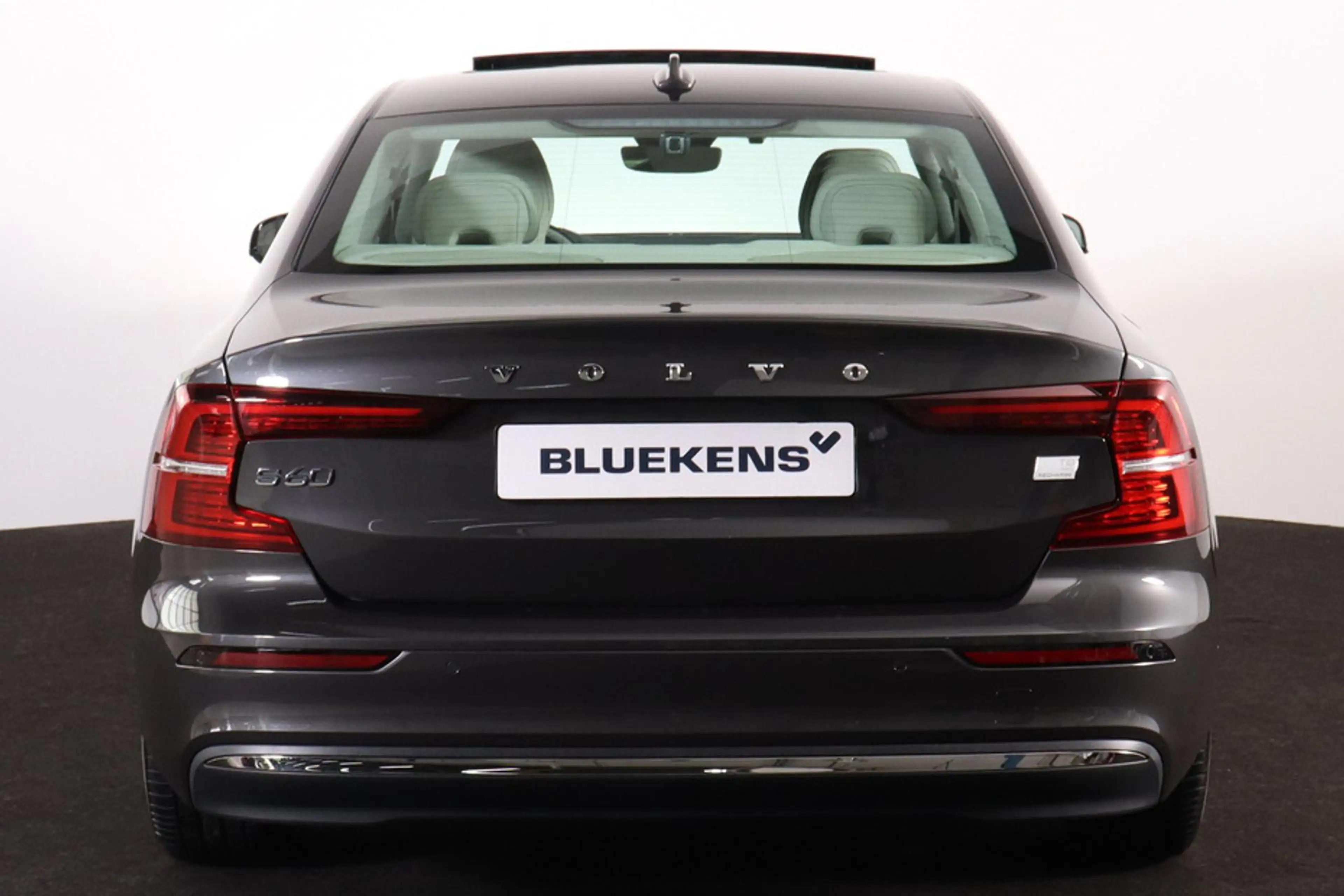 Volvo S60 2.0 Recharge T8 AWD Ultimate Bright — photo 4