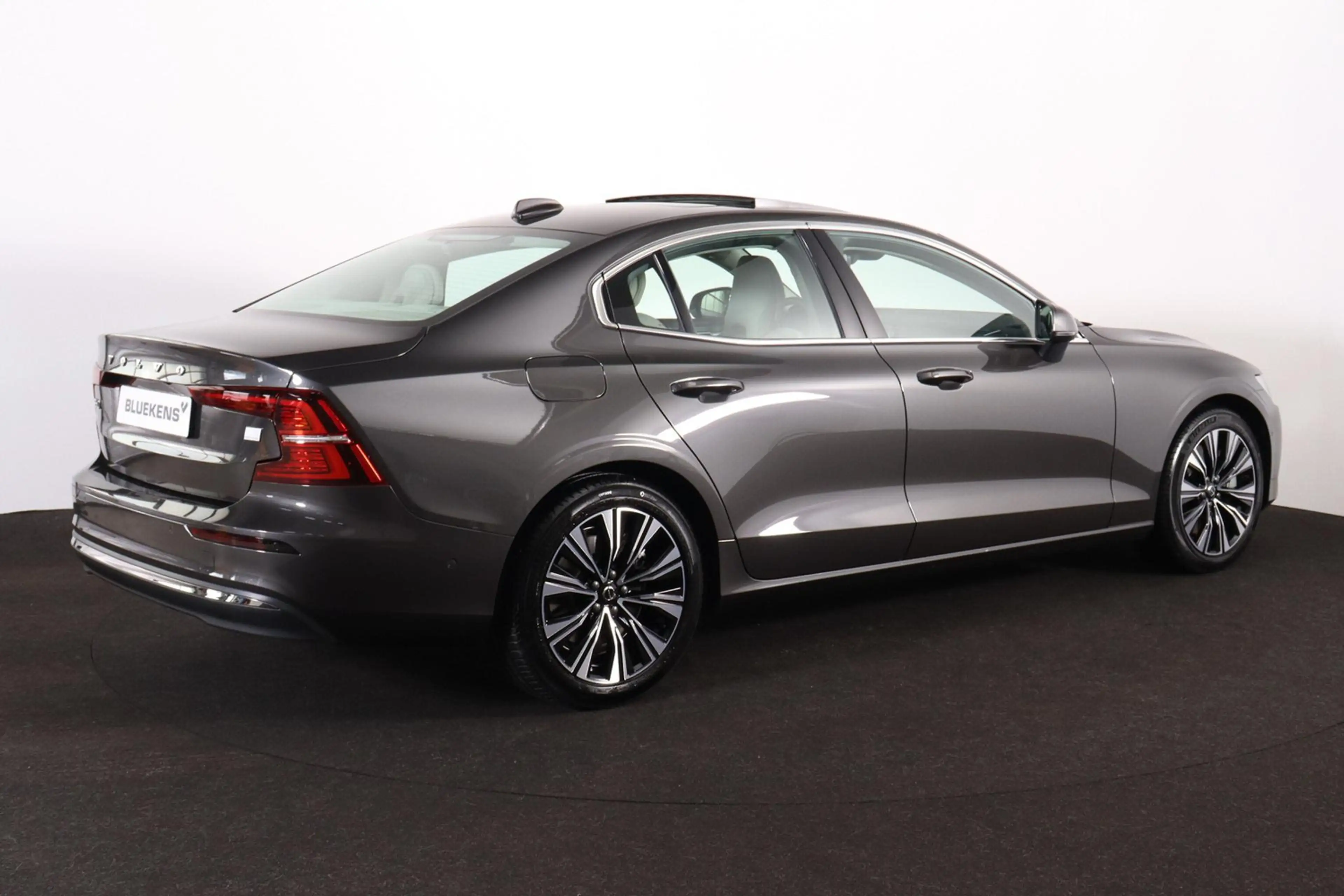 Volvo S60 2.0 Recharge T8 AWD Ultimate Bright — photo 5