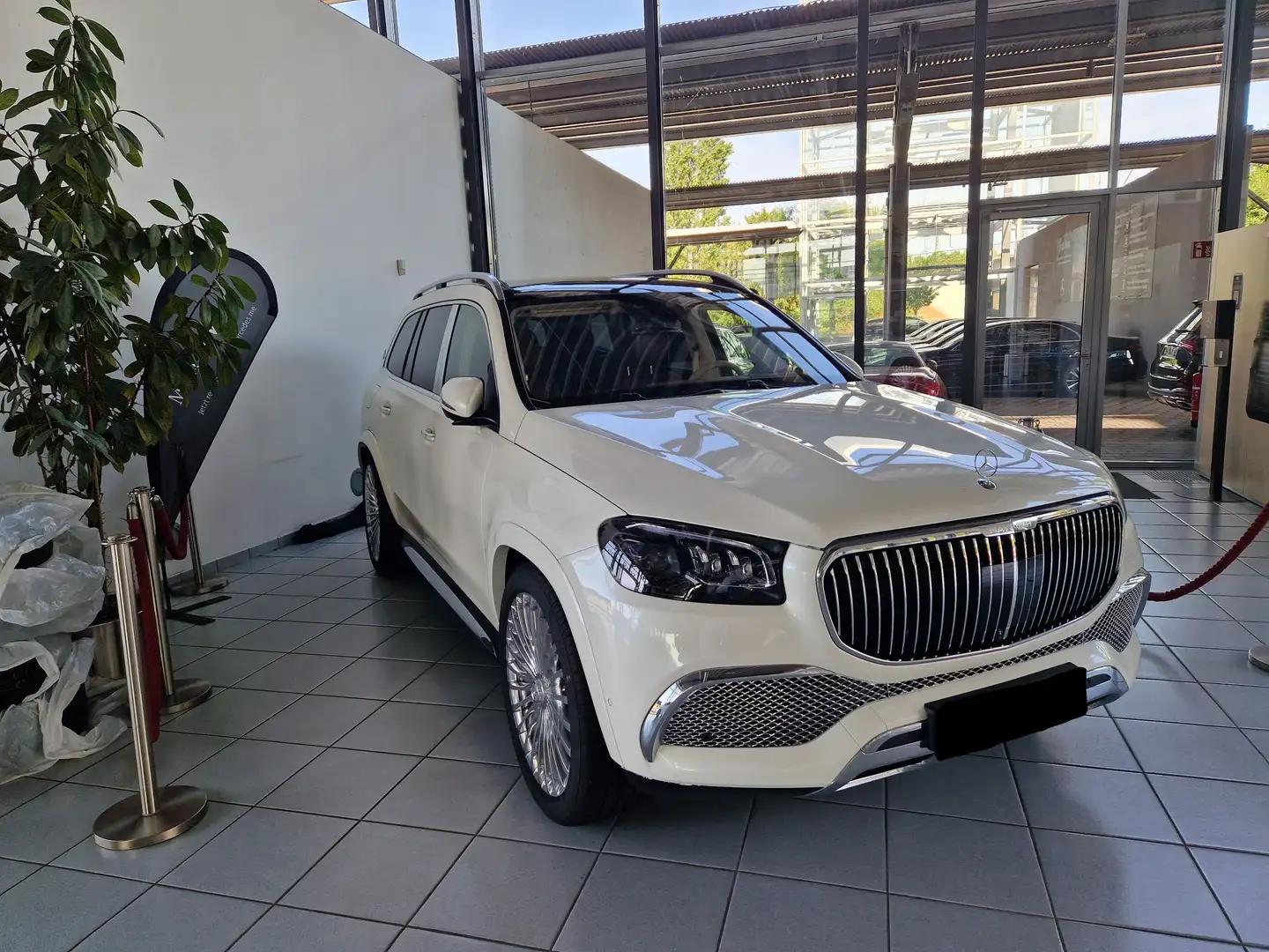 Mercedes-Benz GLS 600 Maybach 4MATIC VOLL+Stanhz+Massage+Pano Білий - 2