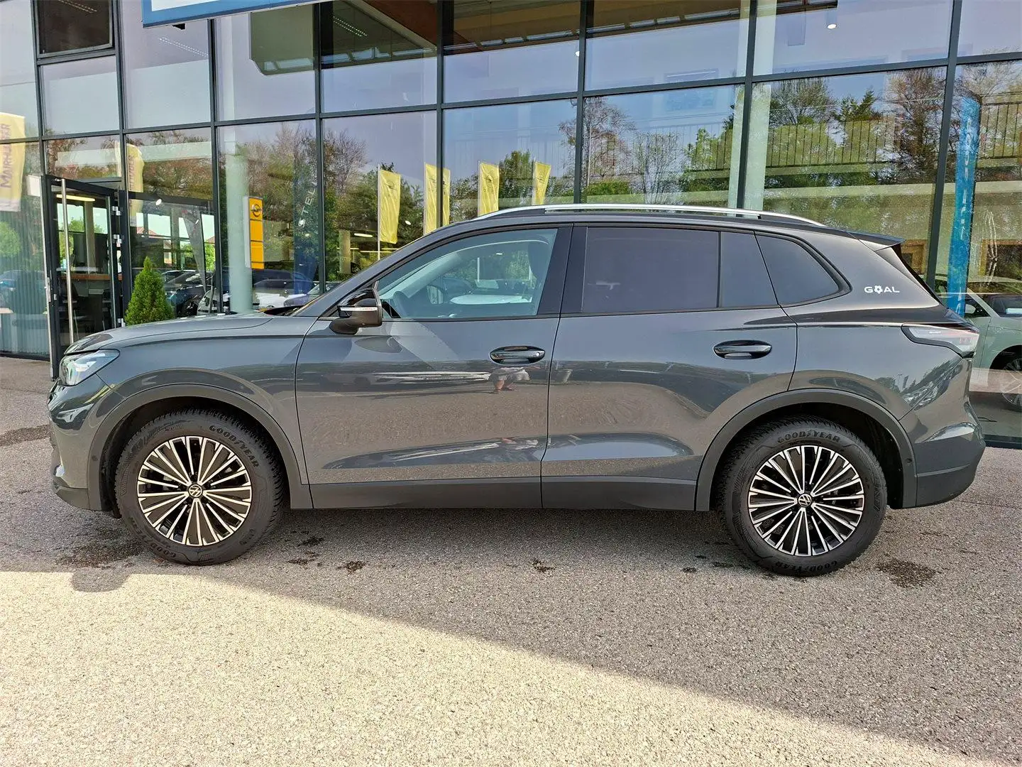 Volkswagen Tiguan 1,5 eTsi ACT Life GOAL Grau - 2