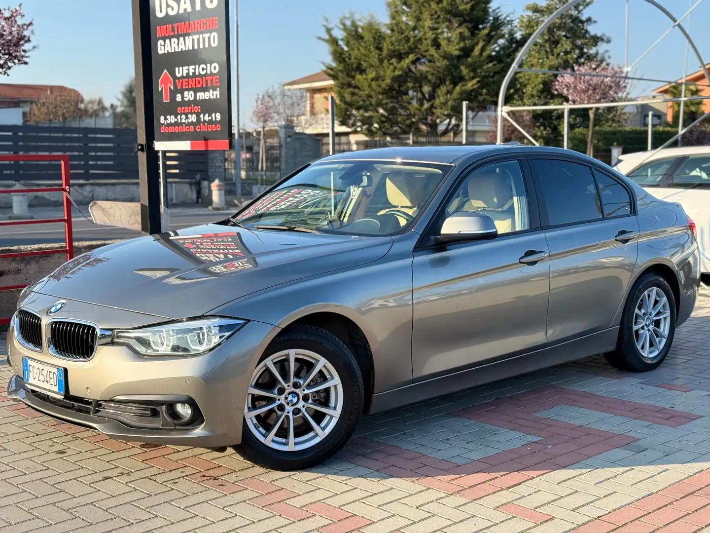 BMW 318 318d Sport AUTOMATICA. BERLINA. PELLE.NAVI Oro - 2