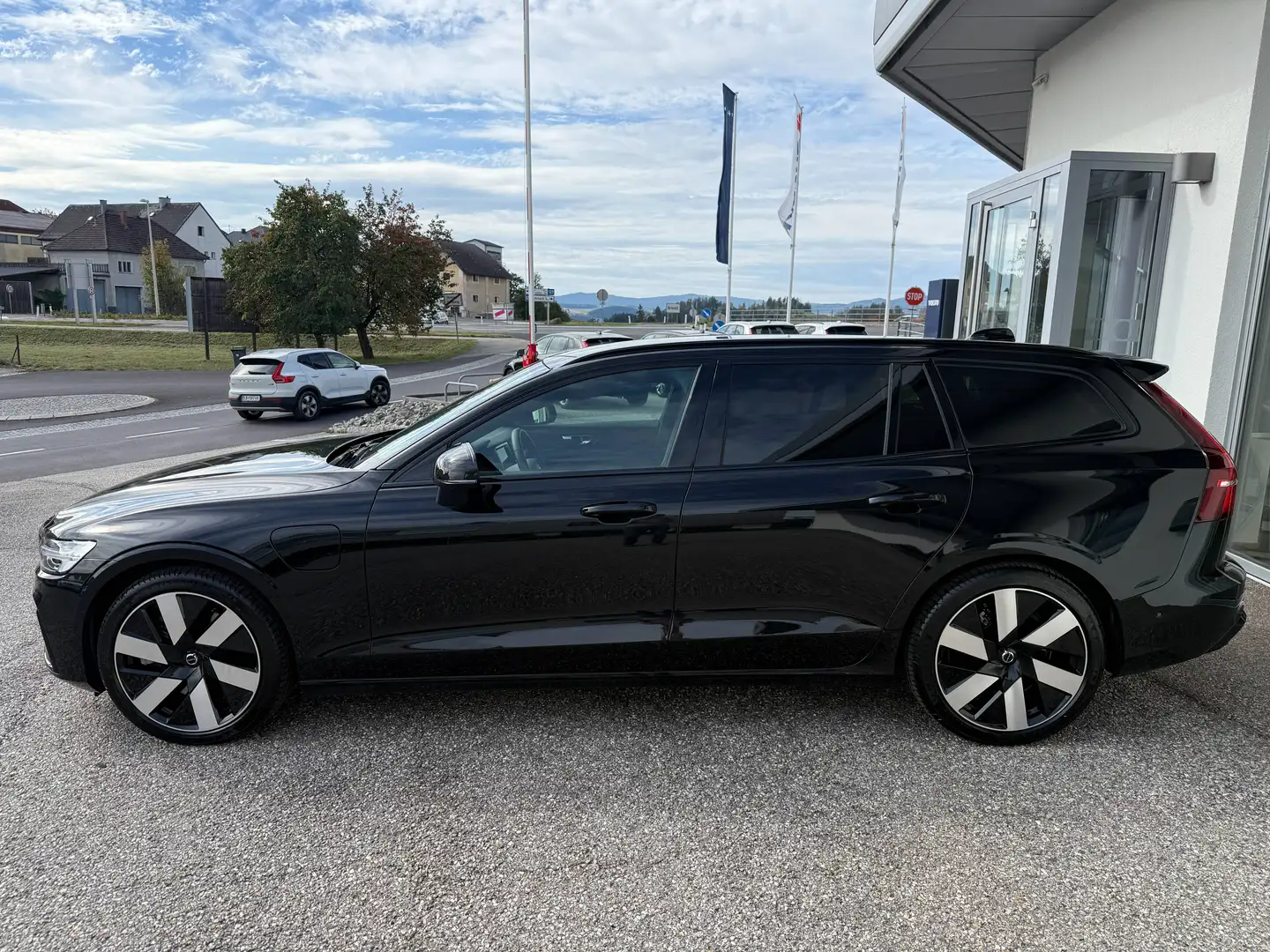 Volvo V60 Plus Dark Recharge Plug-In Hybrid AWD Schwarz - 2