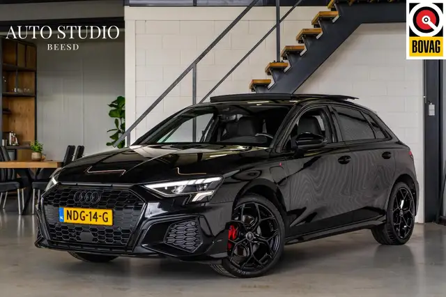 Audi A3 Sportback 40 TFSI e S line | Pano | Rood stiksel |