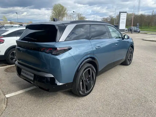 Peugeot 5008 E-5008 GT  Elektromotor 230- Batterie 98kWh Ansicht 4