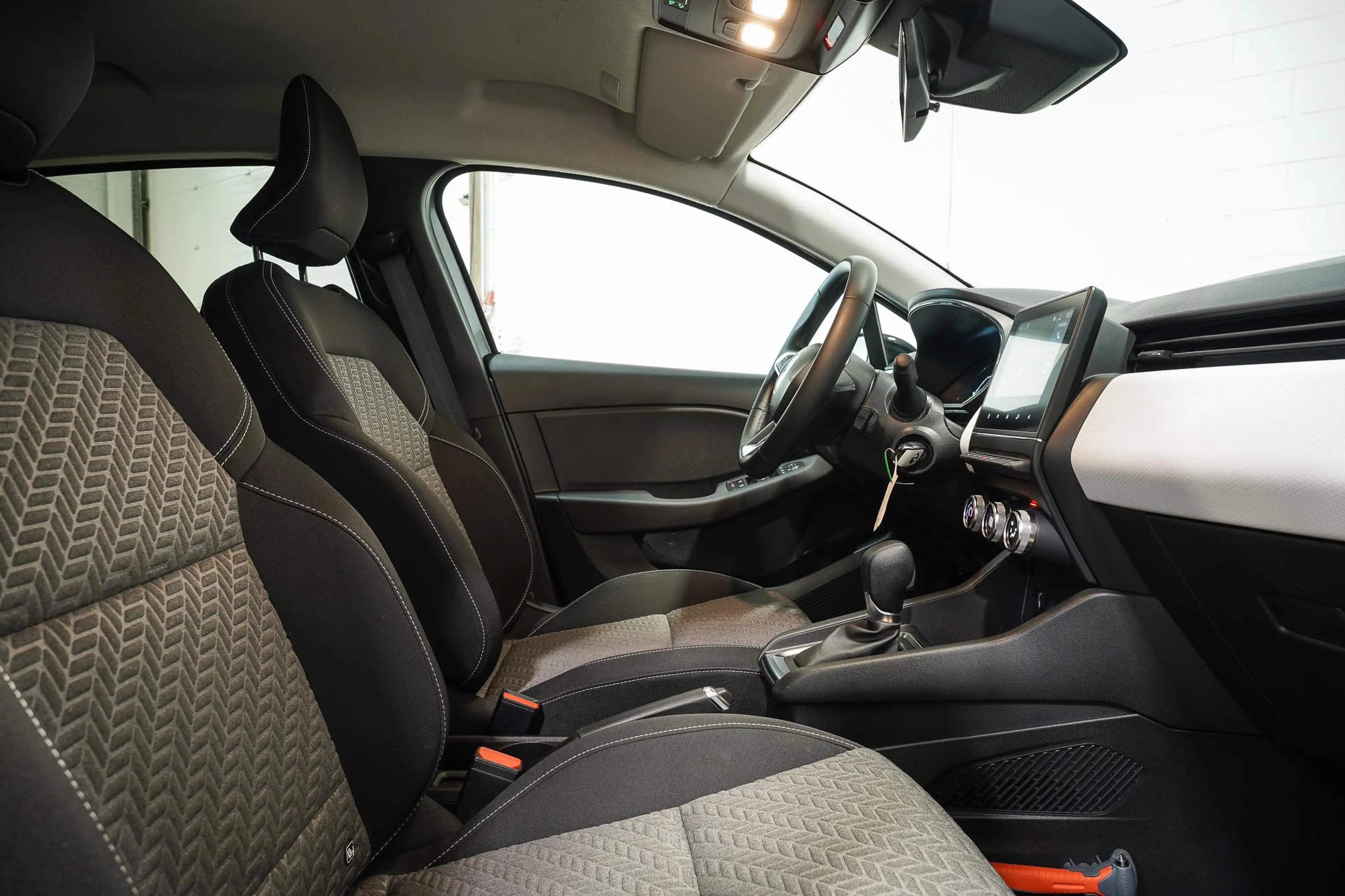 Renault Clio 1.6 E-Tech Hybrid 145 Evolution | Stoelverwarming — photo 15