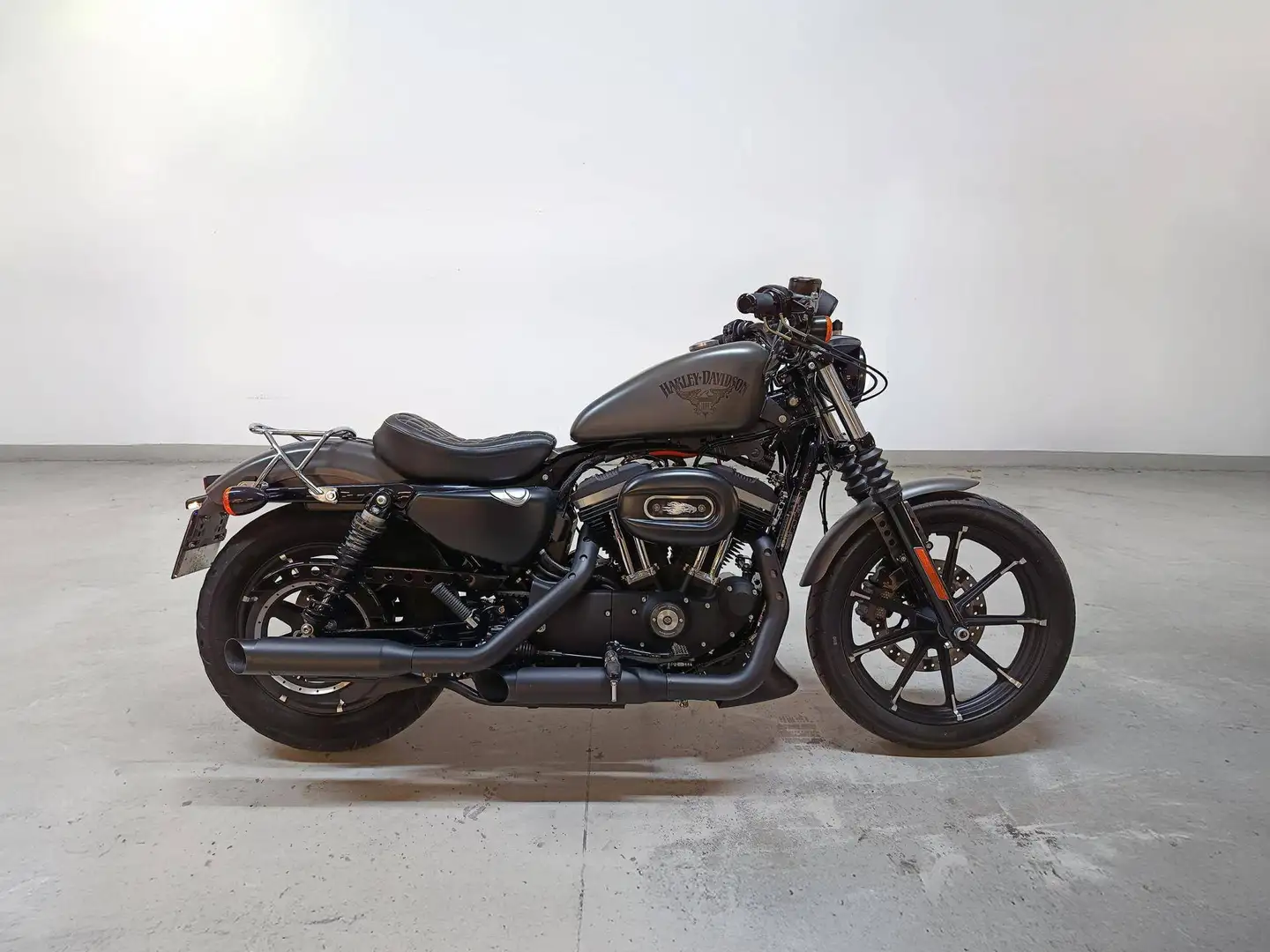 Harley-Davidson Iron 883 Grigio - 1