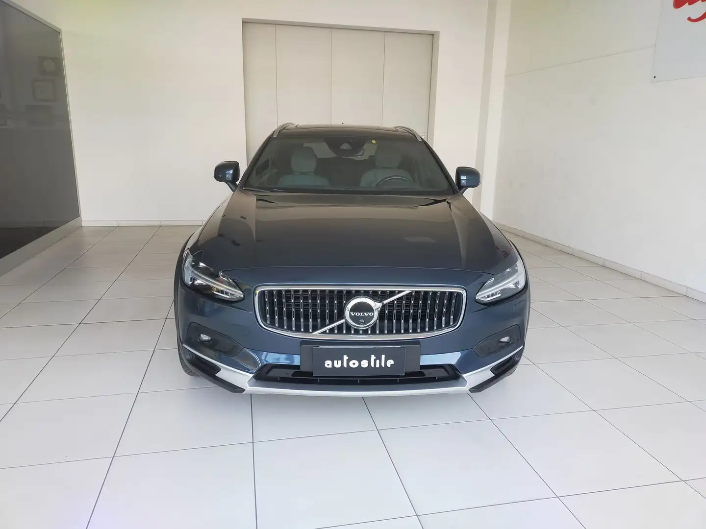 Volvo V90 Cross Country B4 (d) AWD Geatronic Business Pro Line Albastru - 2