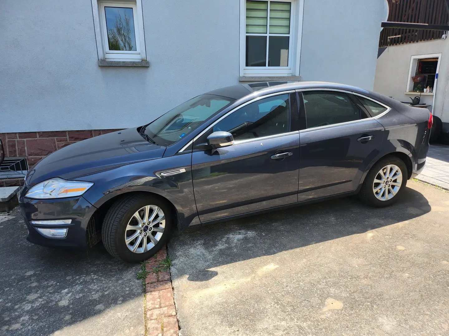Ford Mondeo Limousine Bleu - 1