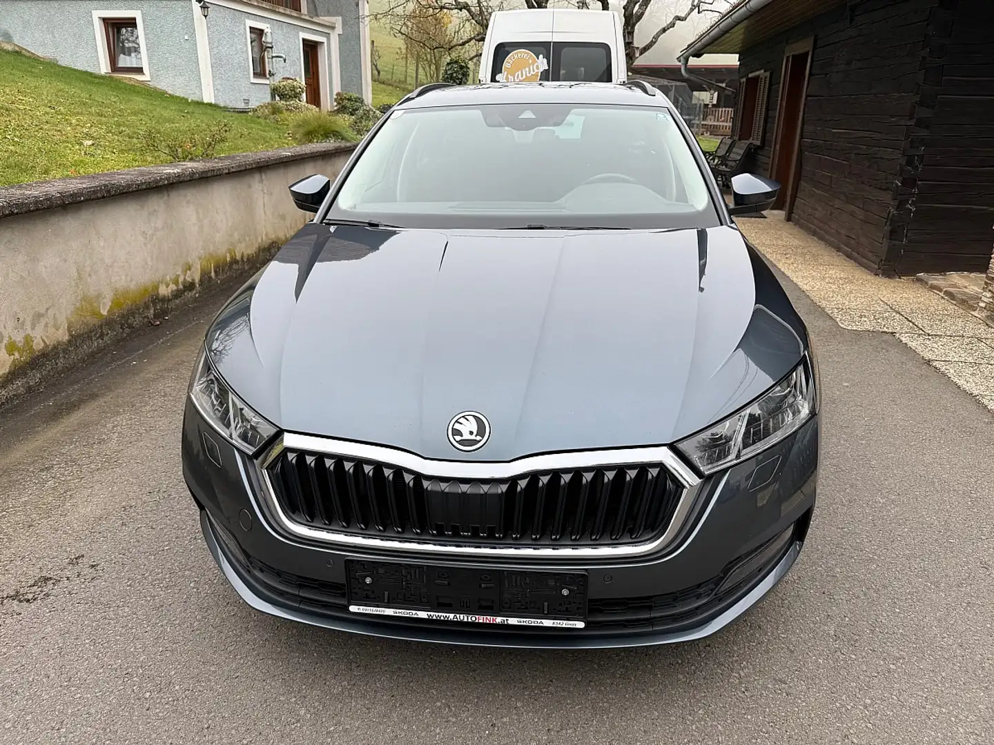 Skoda Octavia Combi 2,0 TDI Active Grau - 2