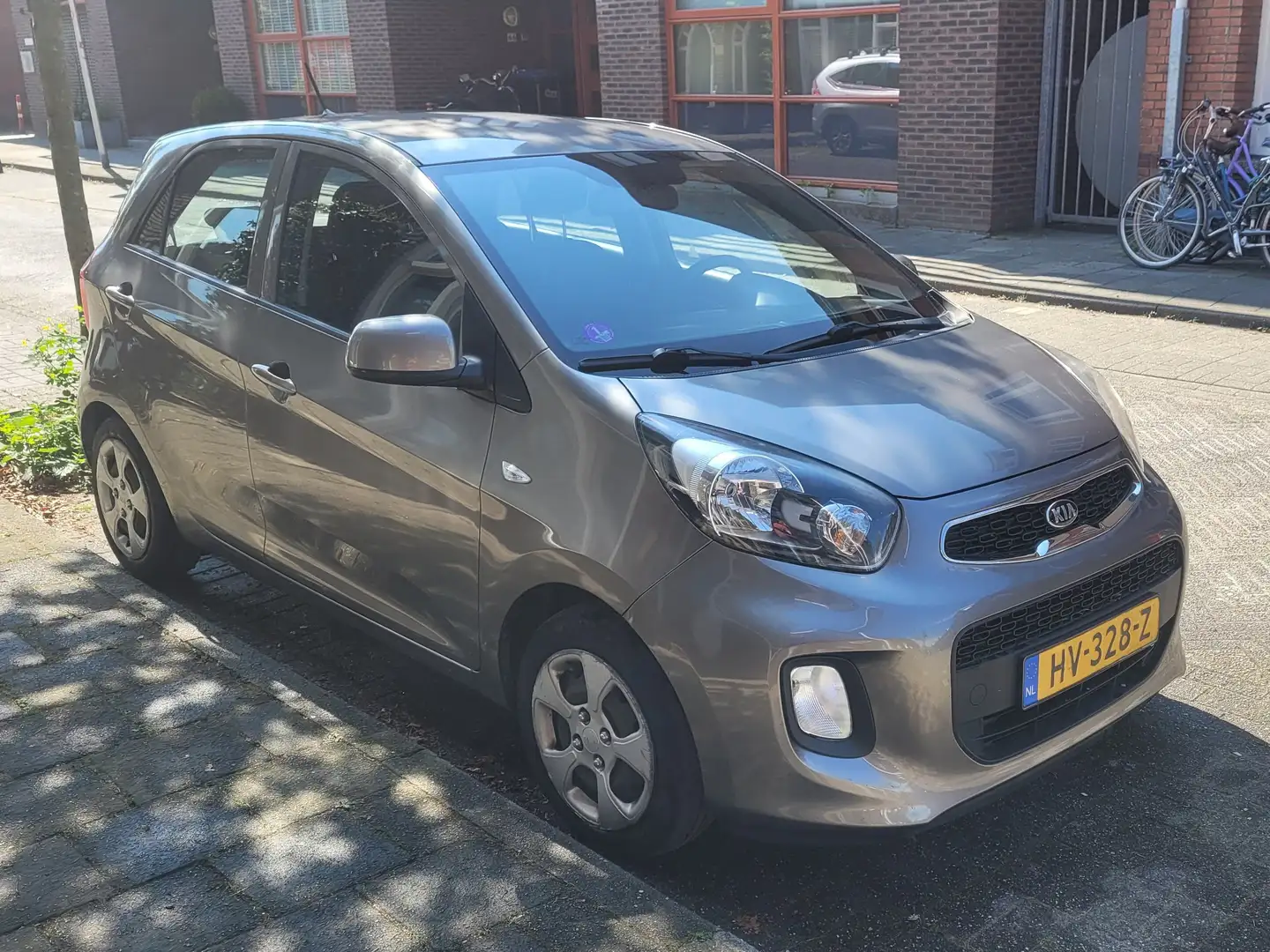 Kia Picanto 1.0 CVVT ComfortLine Grijs - 2