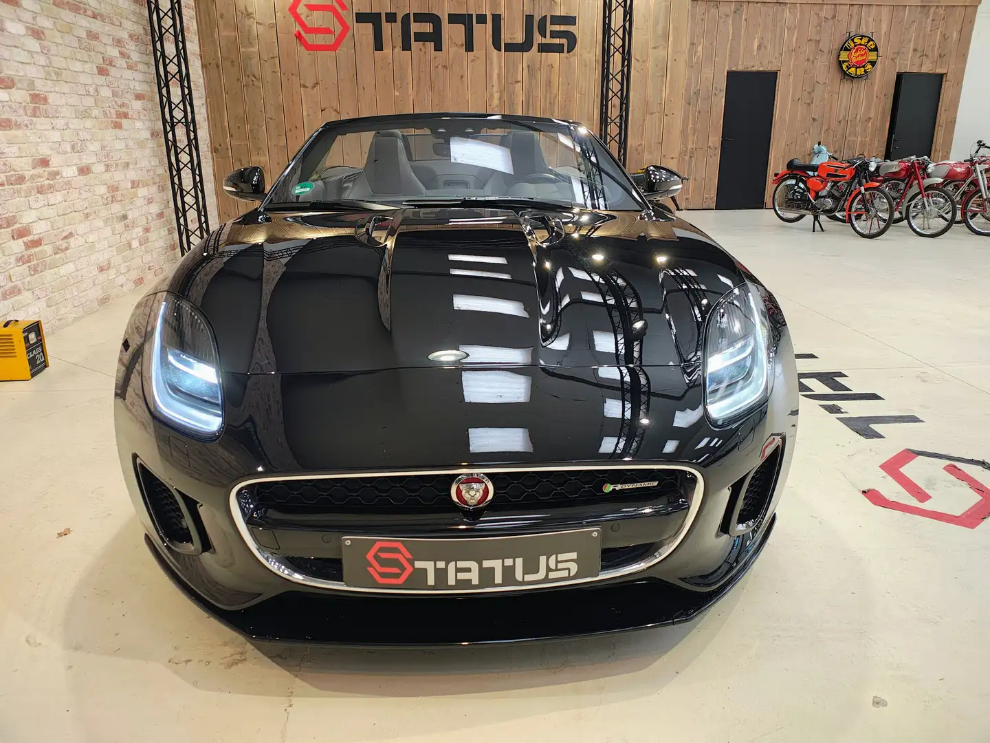 Jaguar F-Type F-Type Cabriolet 2.0 Aut. R-Dynamic Zwart - 2