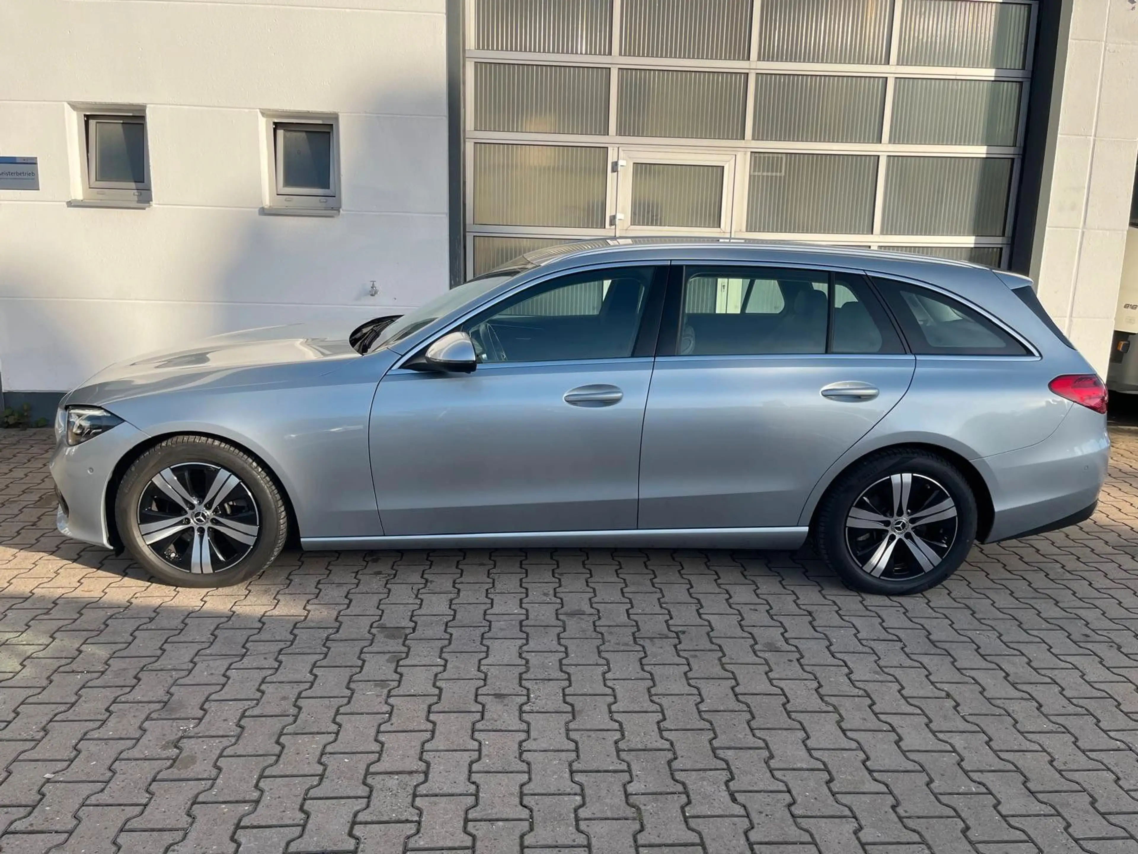 Mercedes-Benz C 220 d T Avantgarde/1HD/MWST/AUT/HEADUP/NAVI/LED — photo 2