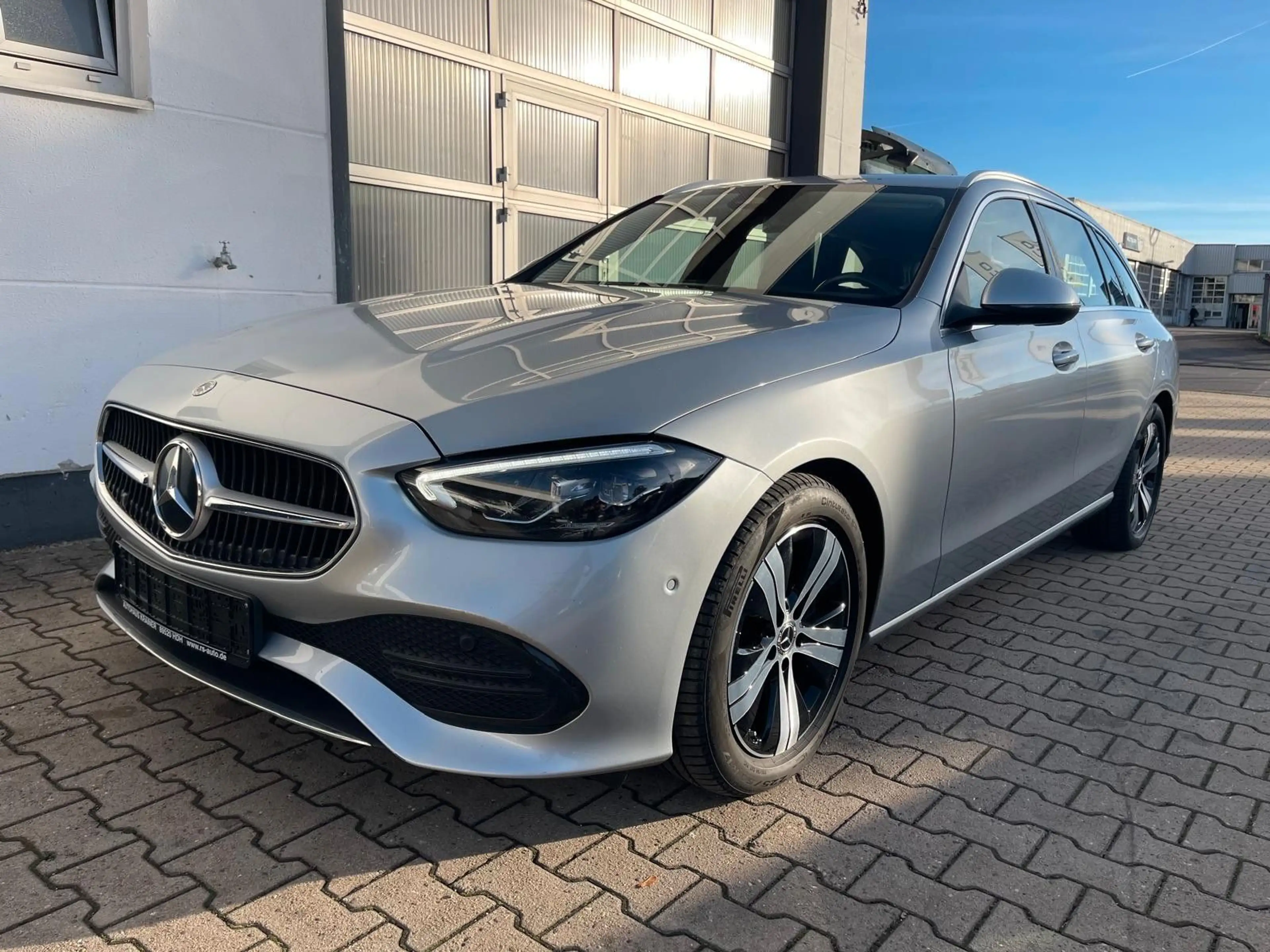 Mercedes-Benz C 220 d T Avantgarde/1HD/MWST/AUT/HEADUP/NAVI/LED