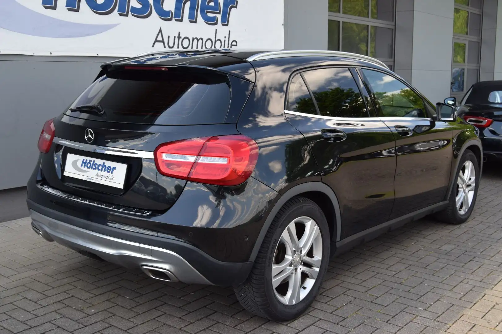 Mercedes-Benz GLA 220 !AUTOM!Panoram.Xenon,Navi,Parks,V&H,Sitzh Černá - 2