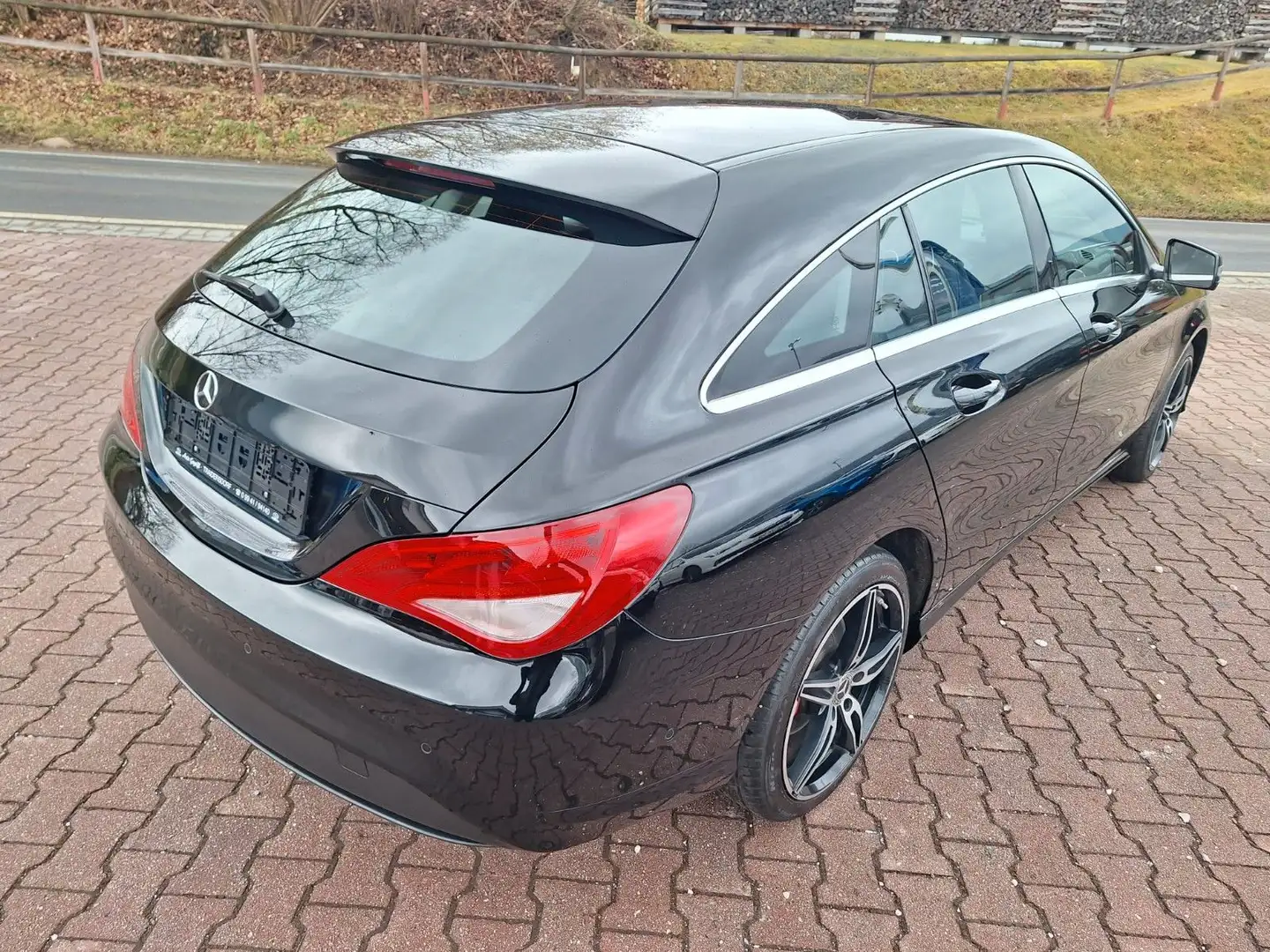 Mercedes-Benz CLA 180 CLA -Klasse Shooting Brake CLA 180 Schwarz - 2