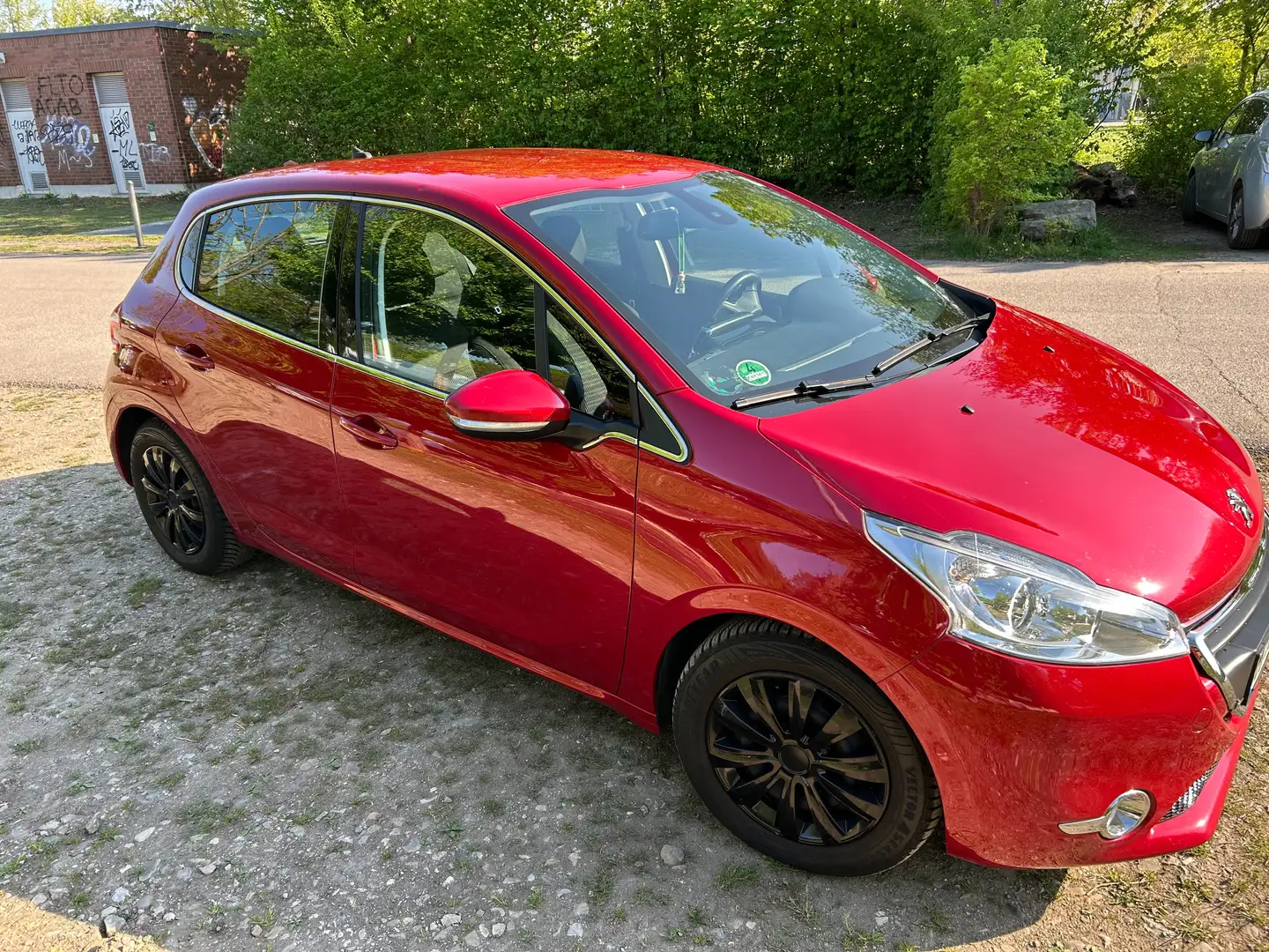 Peugeot 208 208 120 VTI Automatik Allure Rot - 1