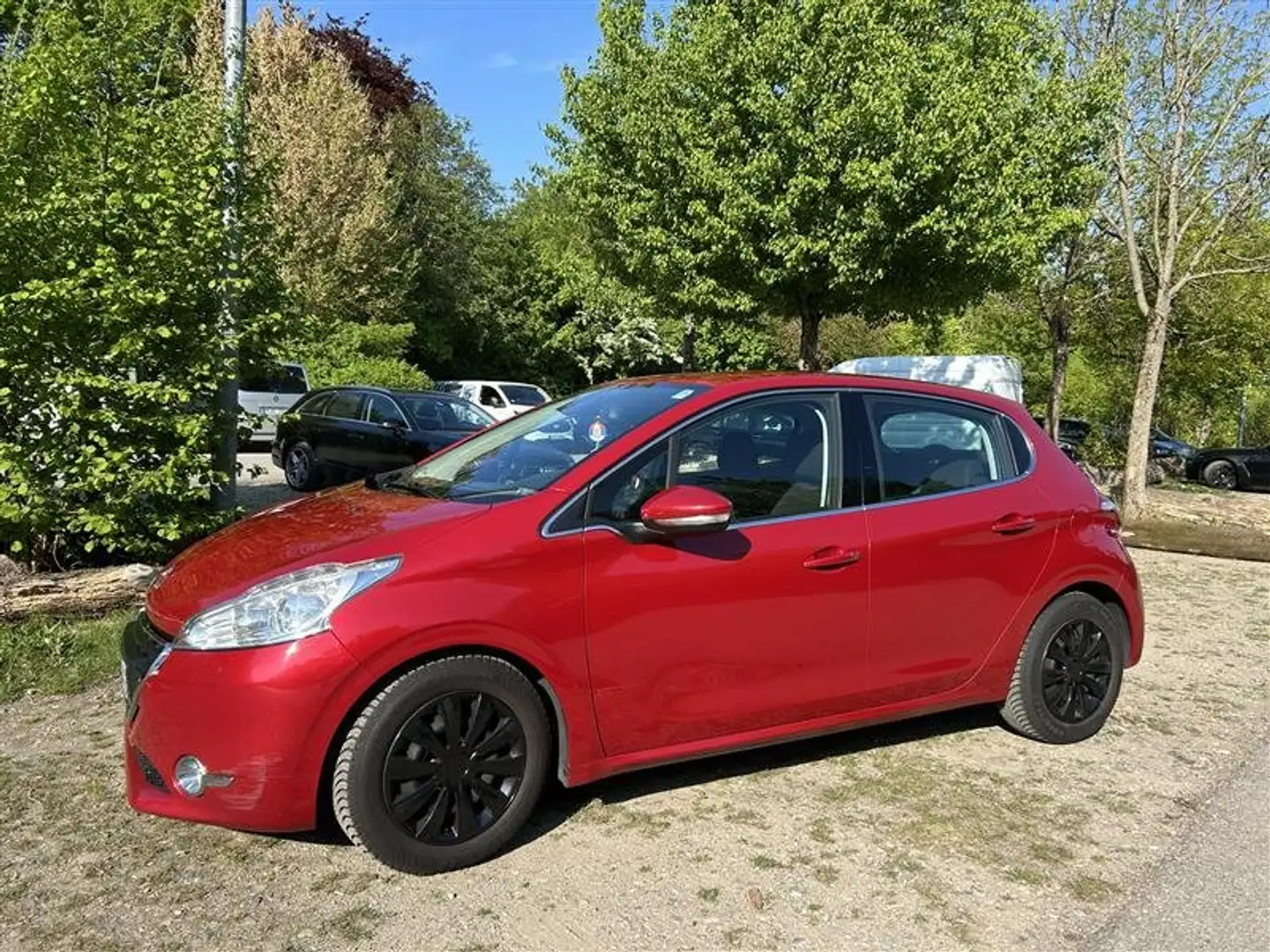 Peugeot 208 208 120 VTI Automatik Allure Rot - 2