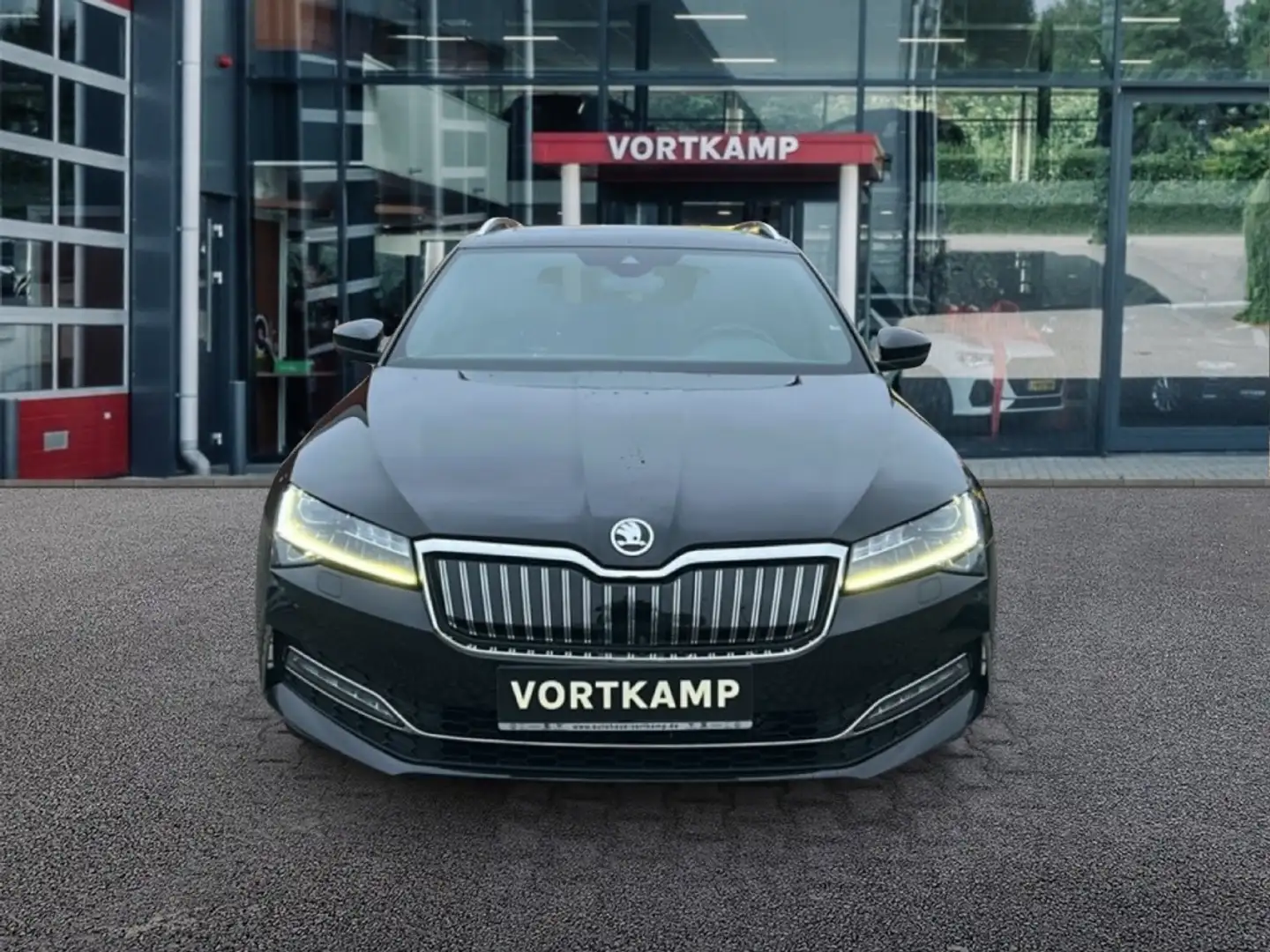 Skoda Superb 1.4 TSI DSG LAURIN & KLEMENT IV PANO-DAK/TREKHAAK/ Noir - 2