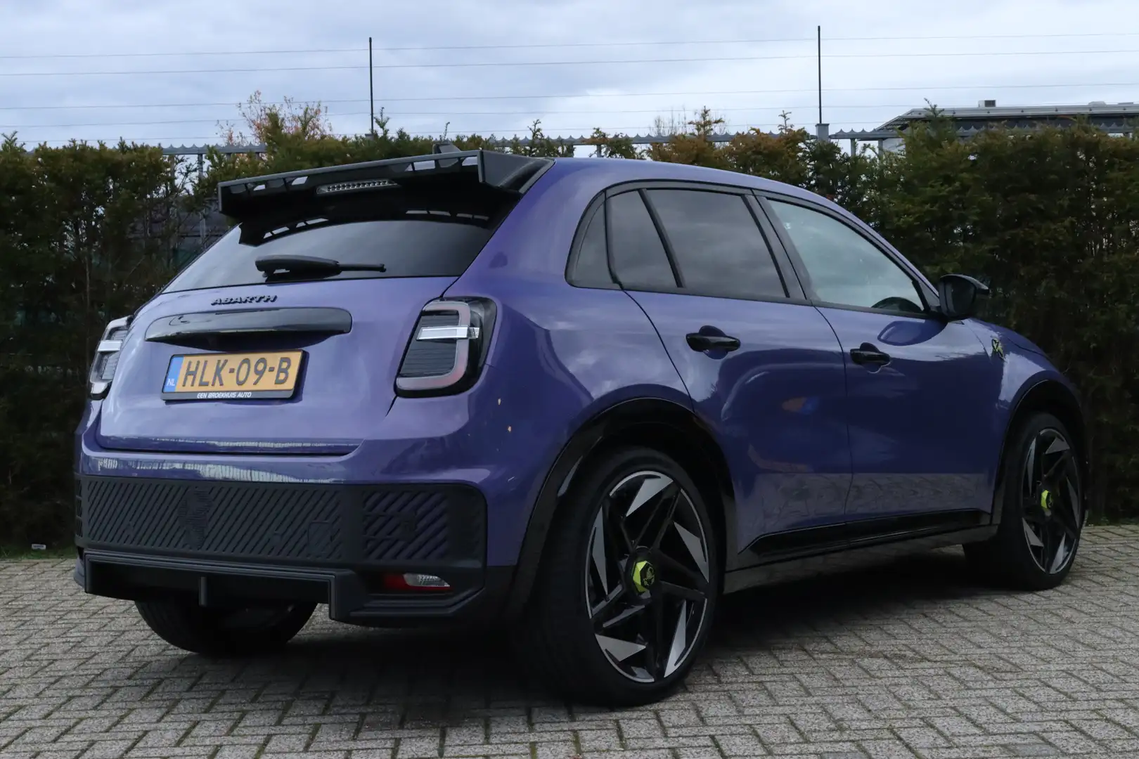 Abarth 600e Scorpionissima 280PK 54 kWh | Adapt. Cruise | Sabe Paars - 2