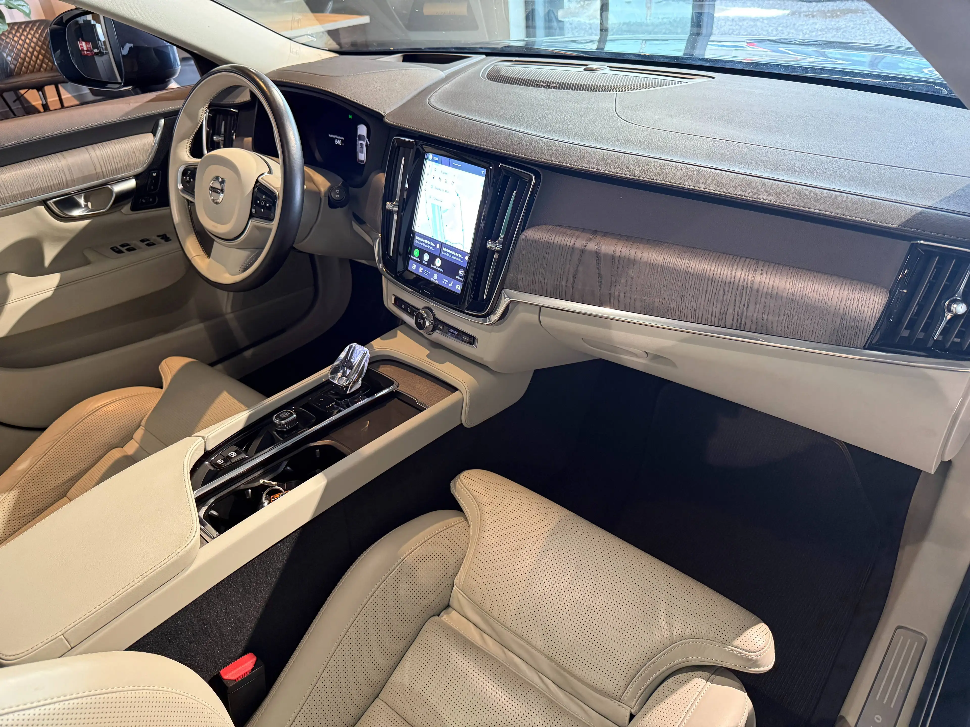 Volvo V90 Cross Country B5 Ultimate AWD Head-Up-Panorama-AHK-Sitzbelüftung — photo 13