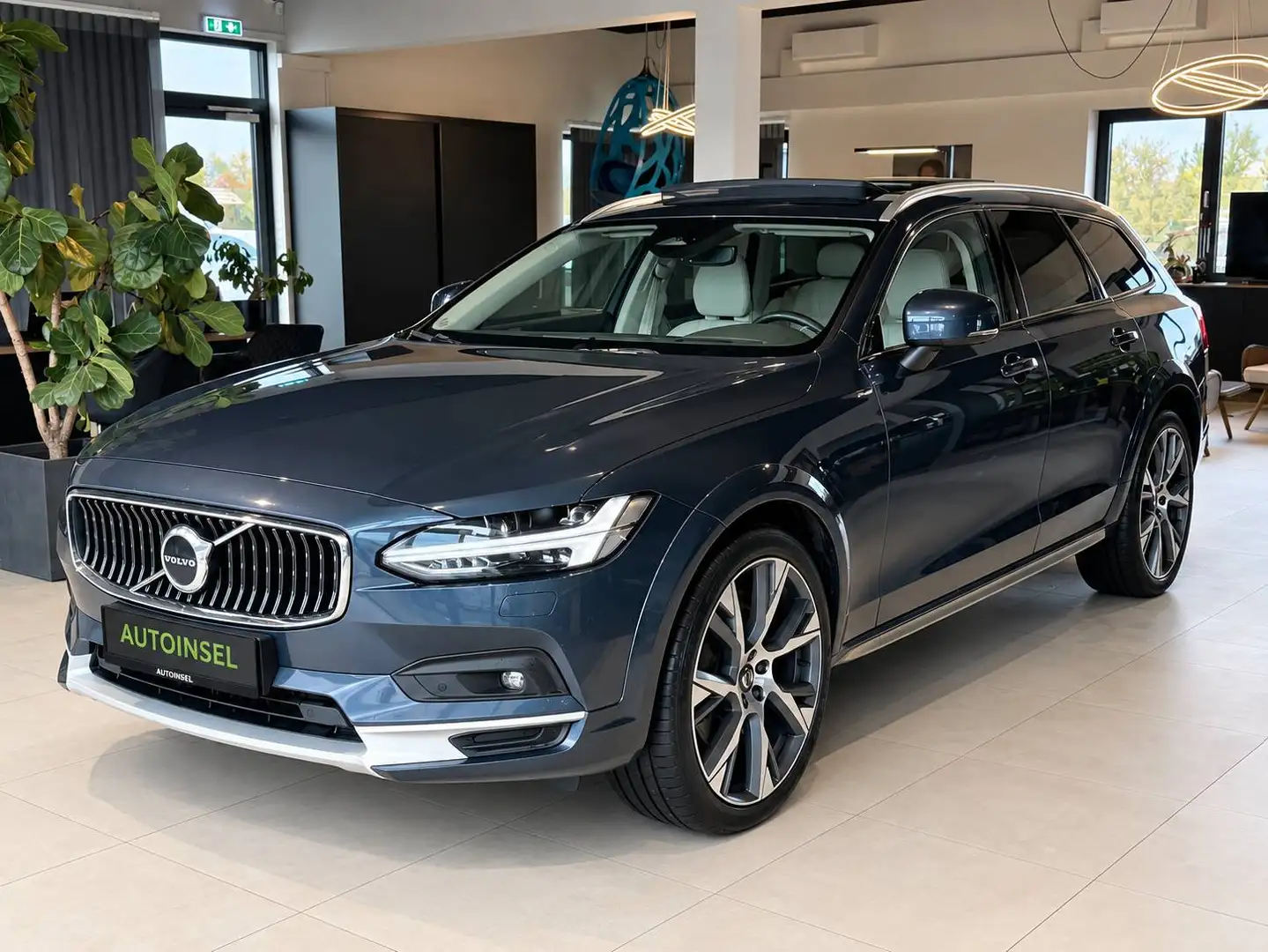 Volvo V90 Cross Country B5 Ultimate AWD Head-Up-Panorama-AHK-Sitzbelüftung Blau - 2