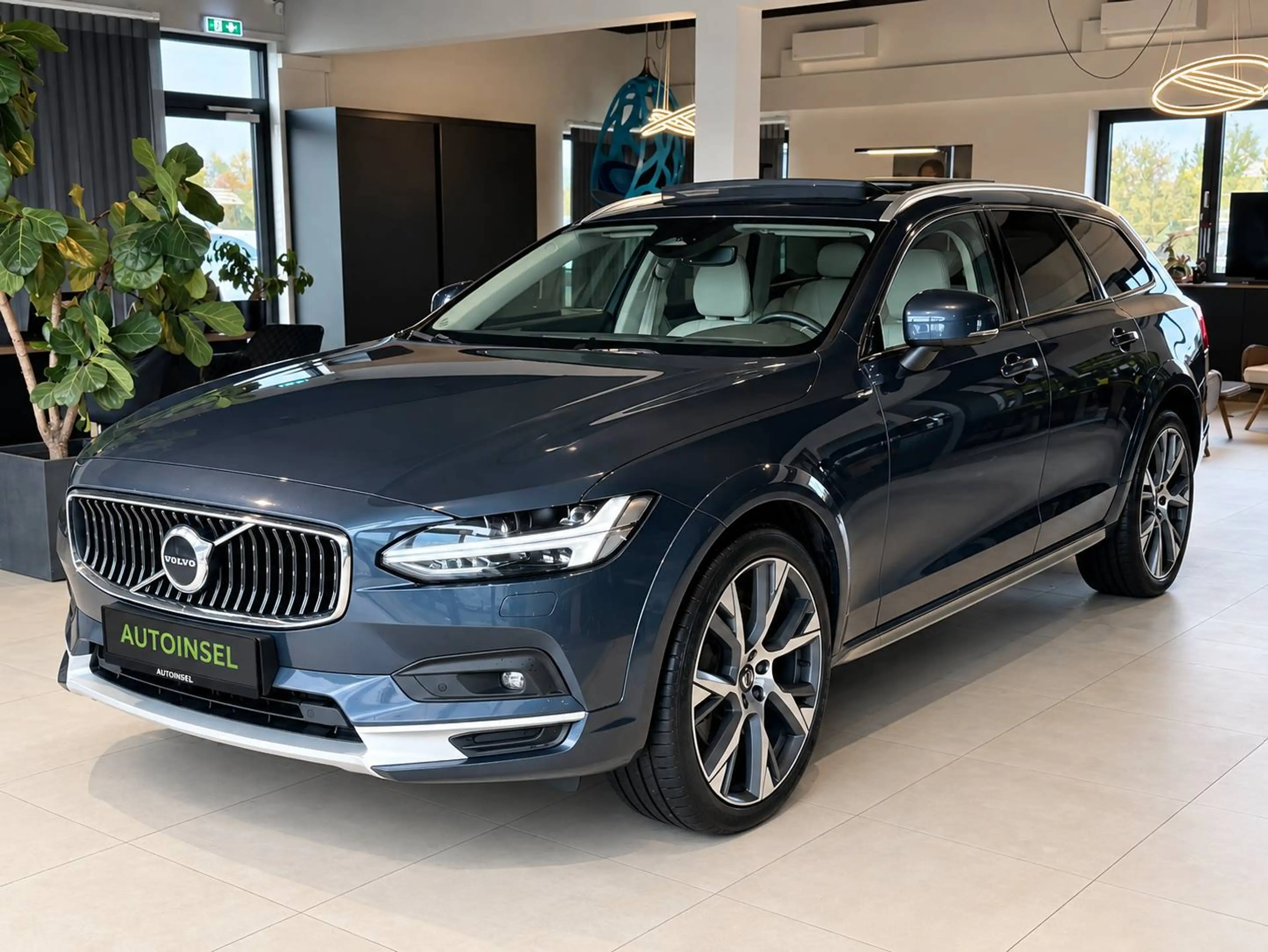 Volvo V90 Cross Country B5 Ultimate AWD Head-Up-Panorama-AHK-Sitzbelüftung — photo 2