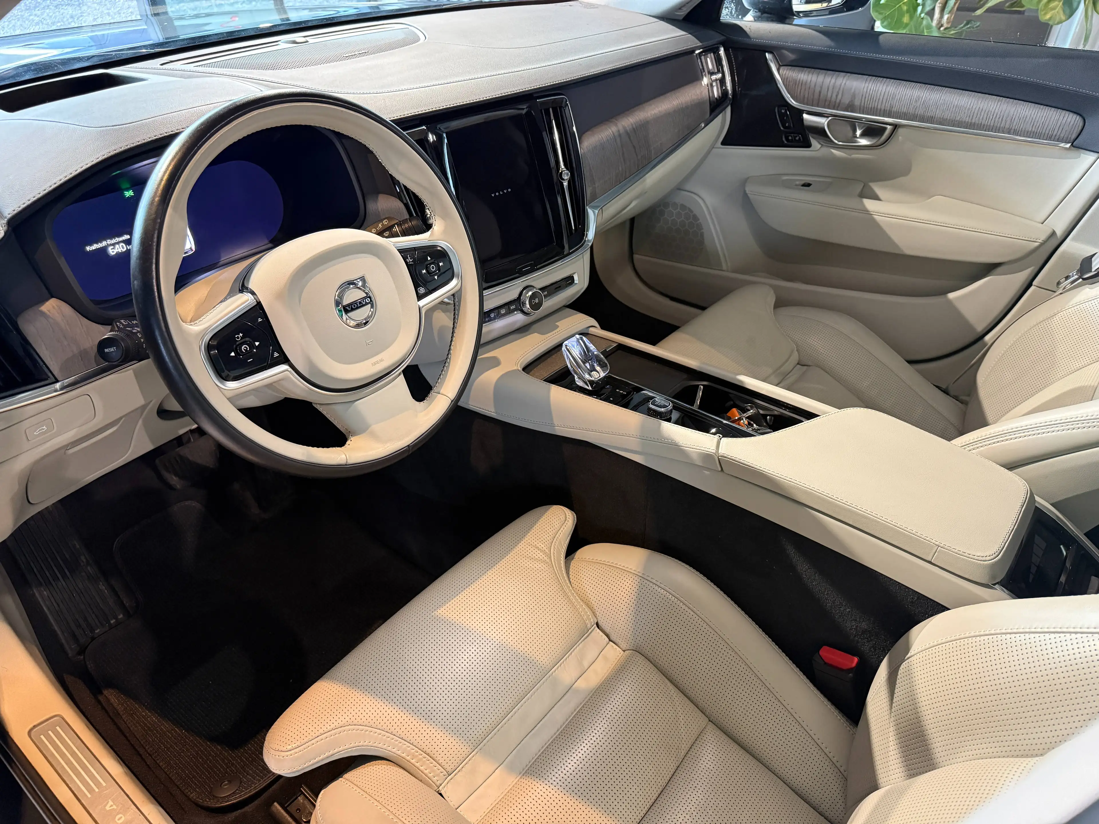 Volvo V90 Cross Country B5 Ultimate AWD Head-Up-Panorama-AHK-Sitzbelüftung — photo 8